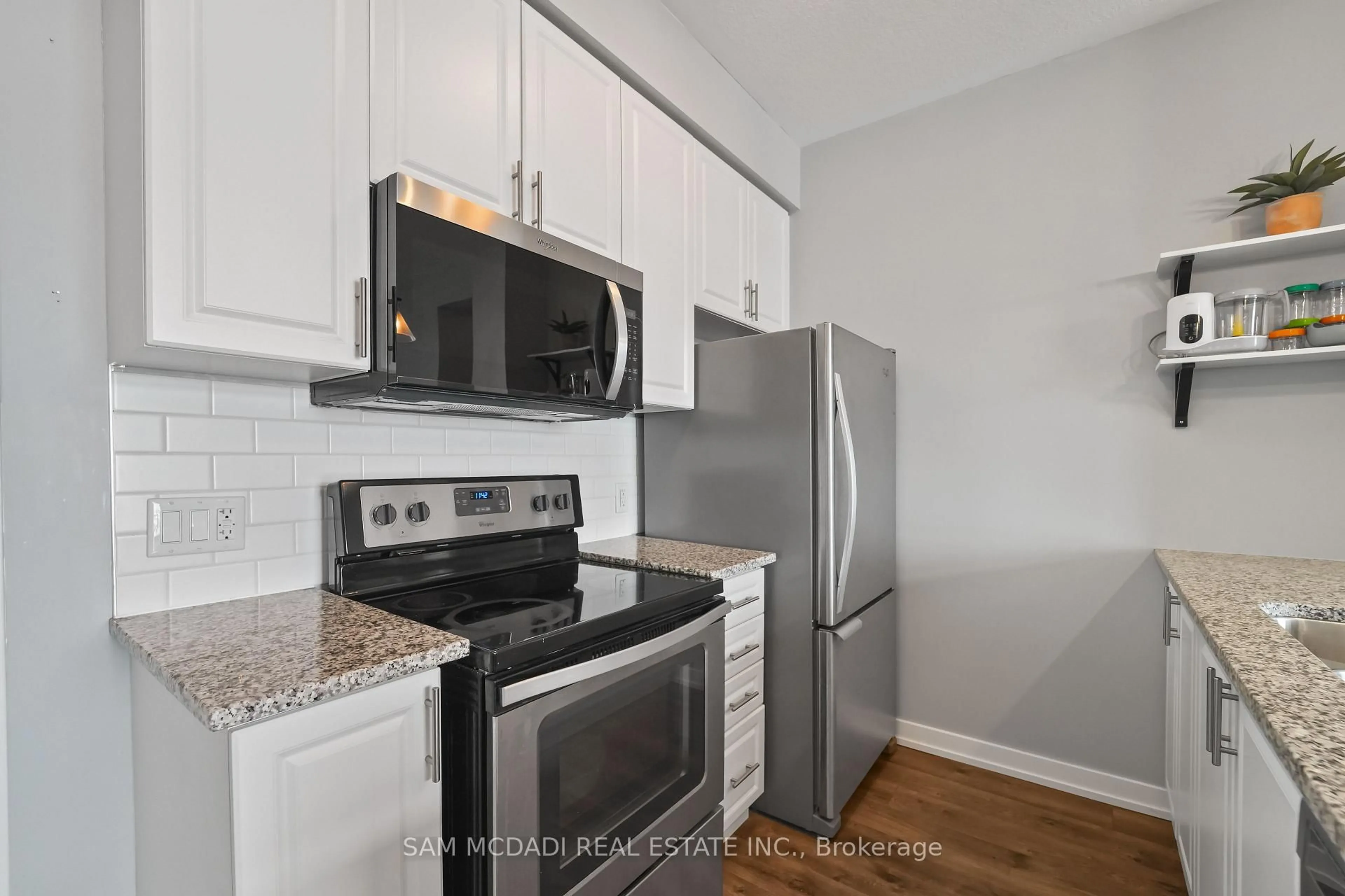 Standard kitchen, unknown for 2490 Old Bronte Rd #622, Oakville Ontario L6M 0Y5