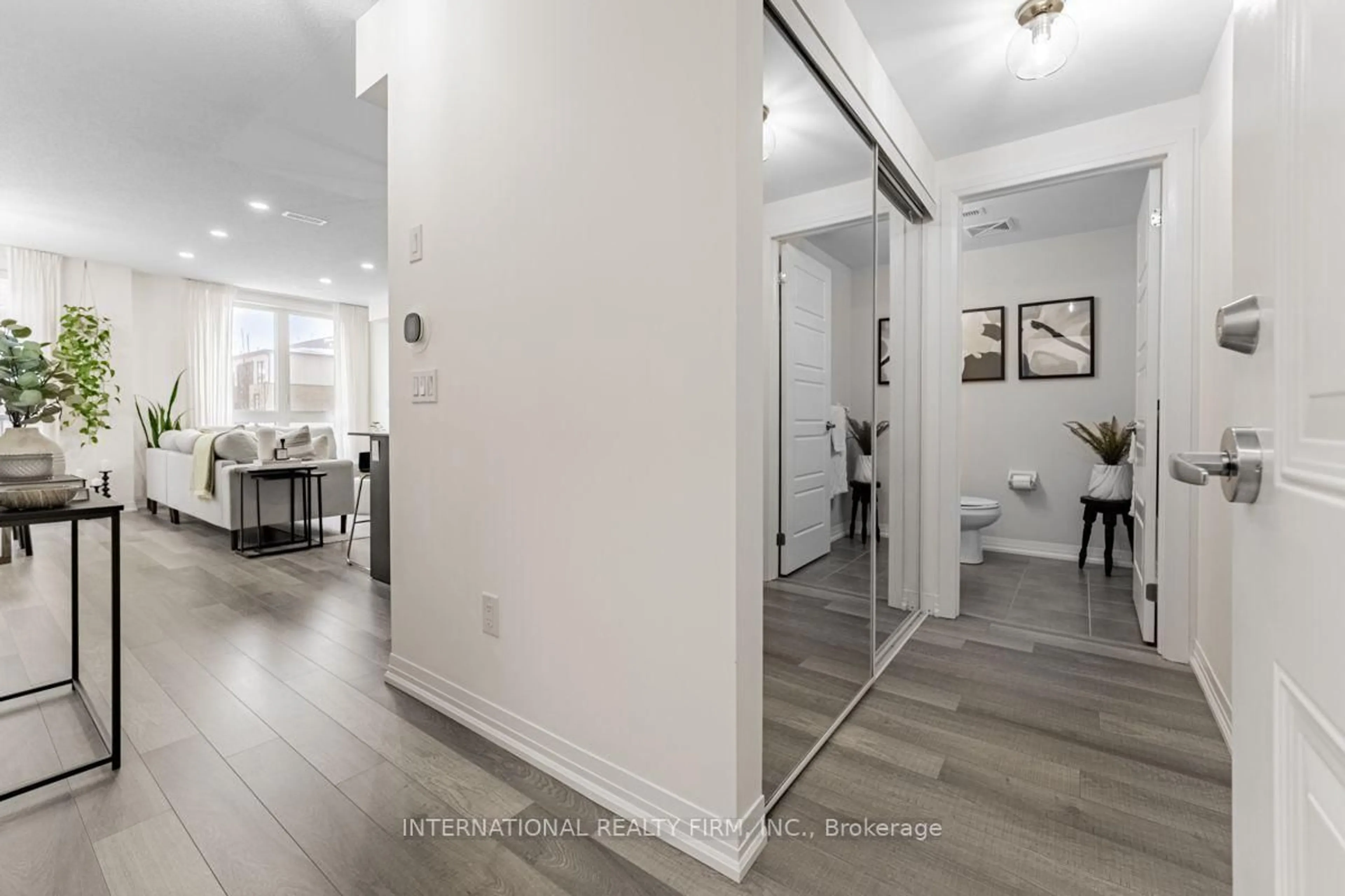 Indoor entryway for 1206 Main St #211, Milton Ontario L9T 9K6