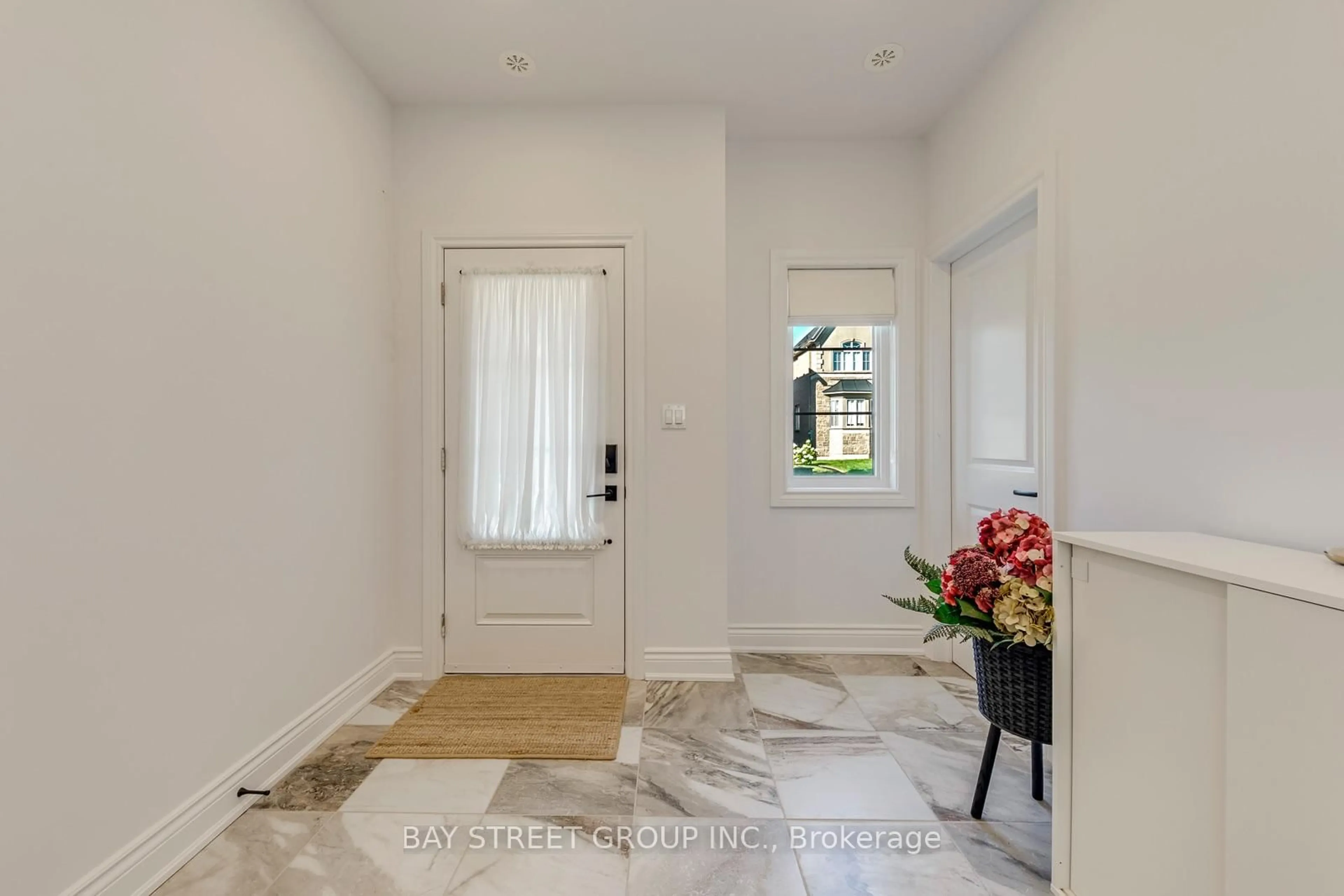 Indoor entryway for 2119 Lillykin St #11, Oakville Ontario L6H 7H2
