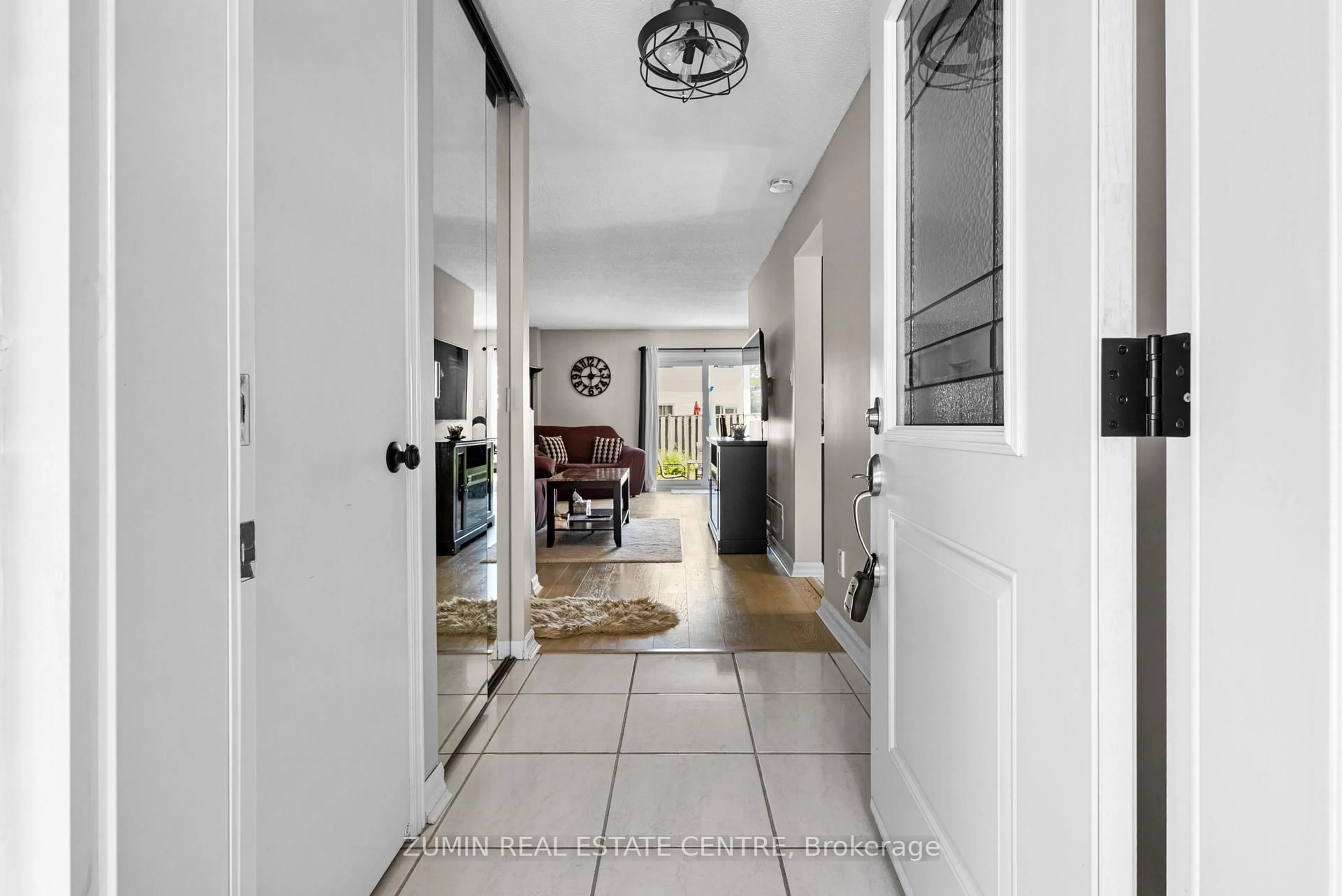 Indoor entryway for 3474 Nighthawk Tr, Mississauga Ontario L5N 6G3