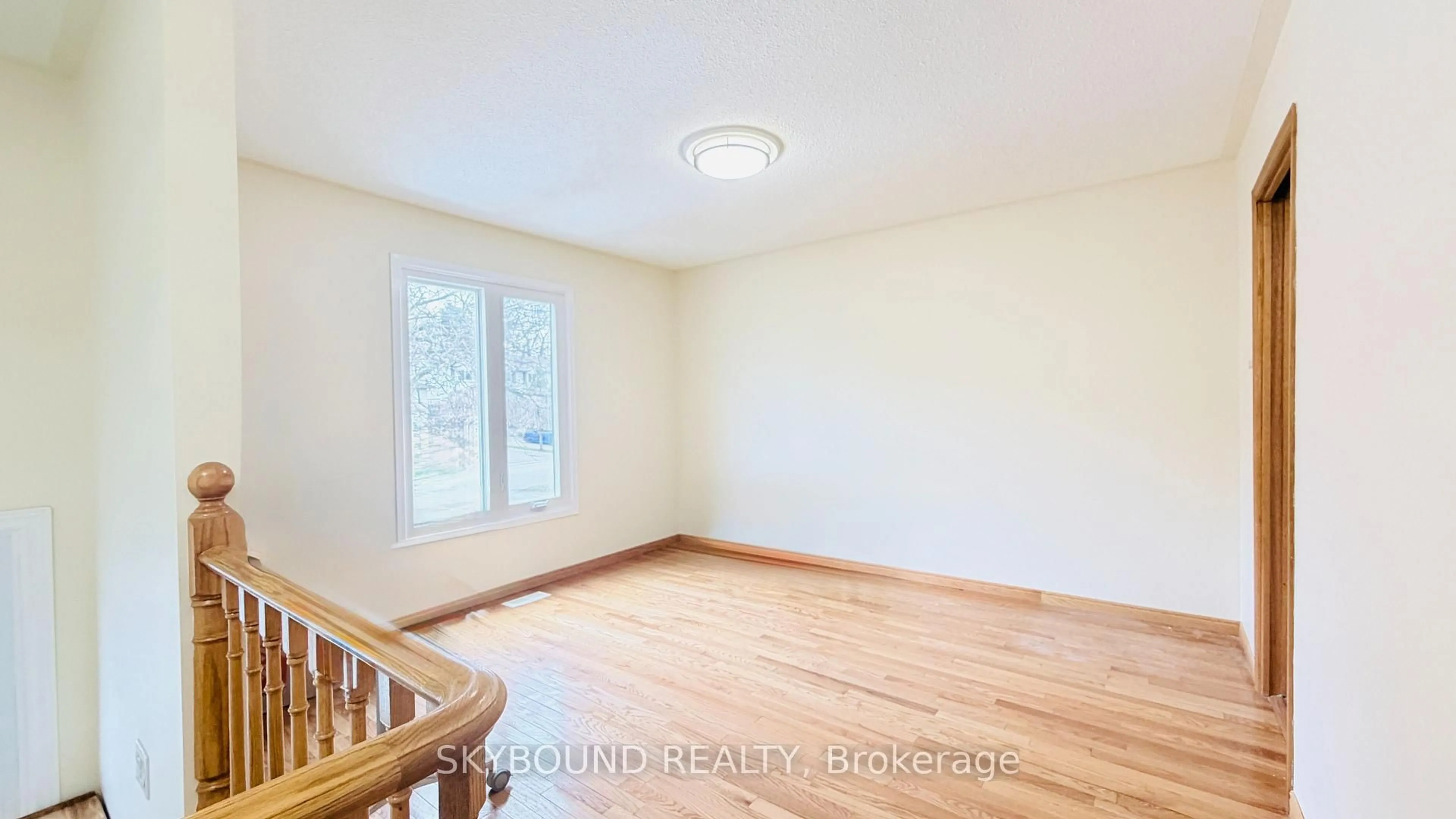 A pic of a room for 1298 Forest Hill, Oakville Ontario L6H 2S4