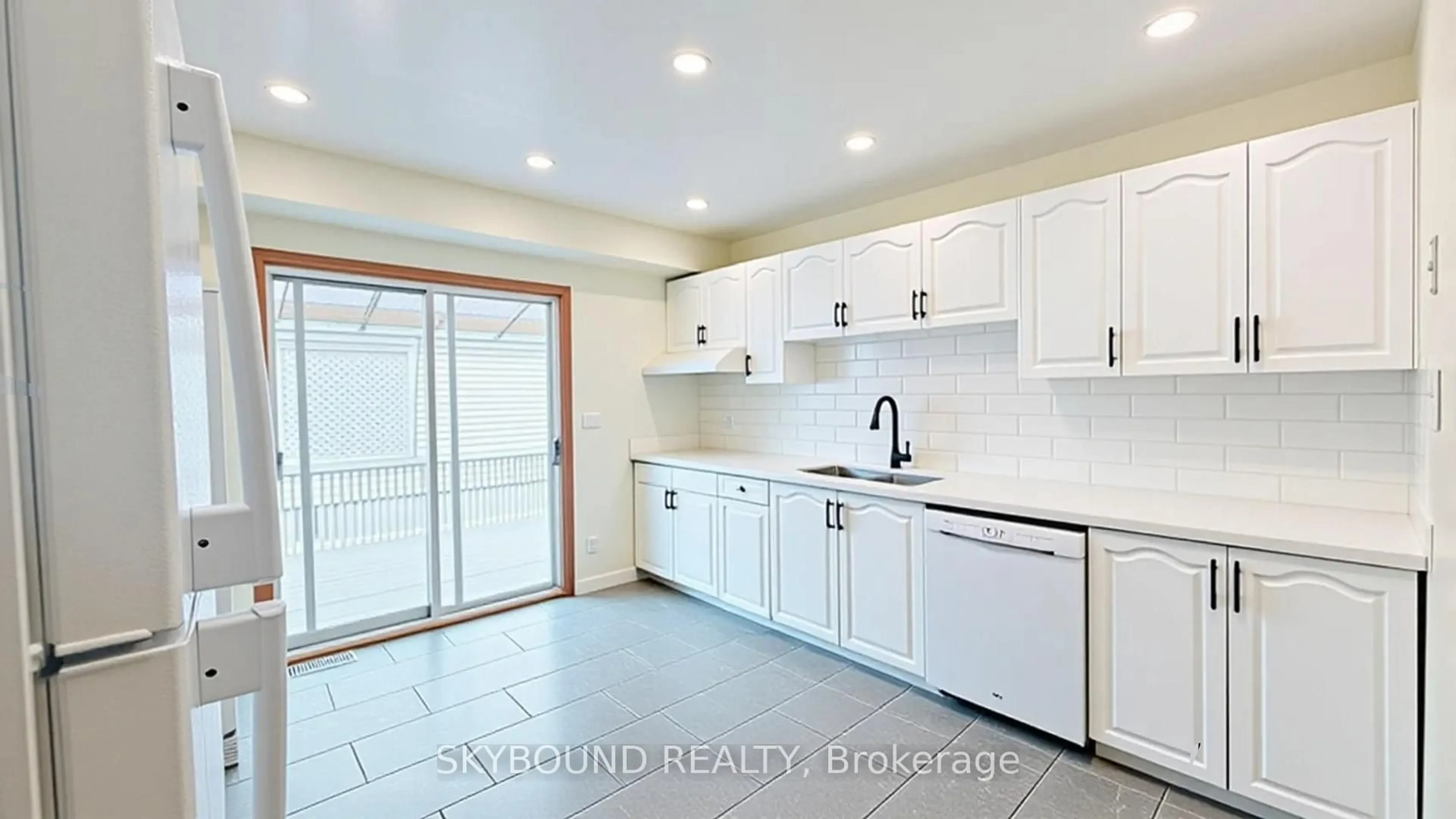 Standard kitchen, ceramic/tile floor for 1298 Forest Hill, Oakville Ontario L6H 2S4