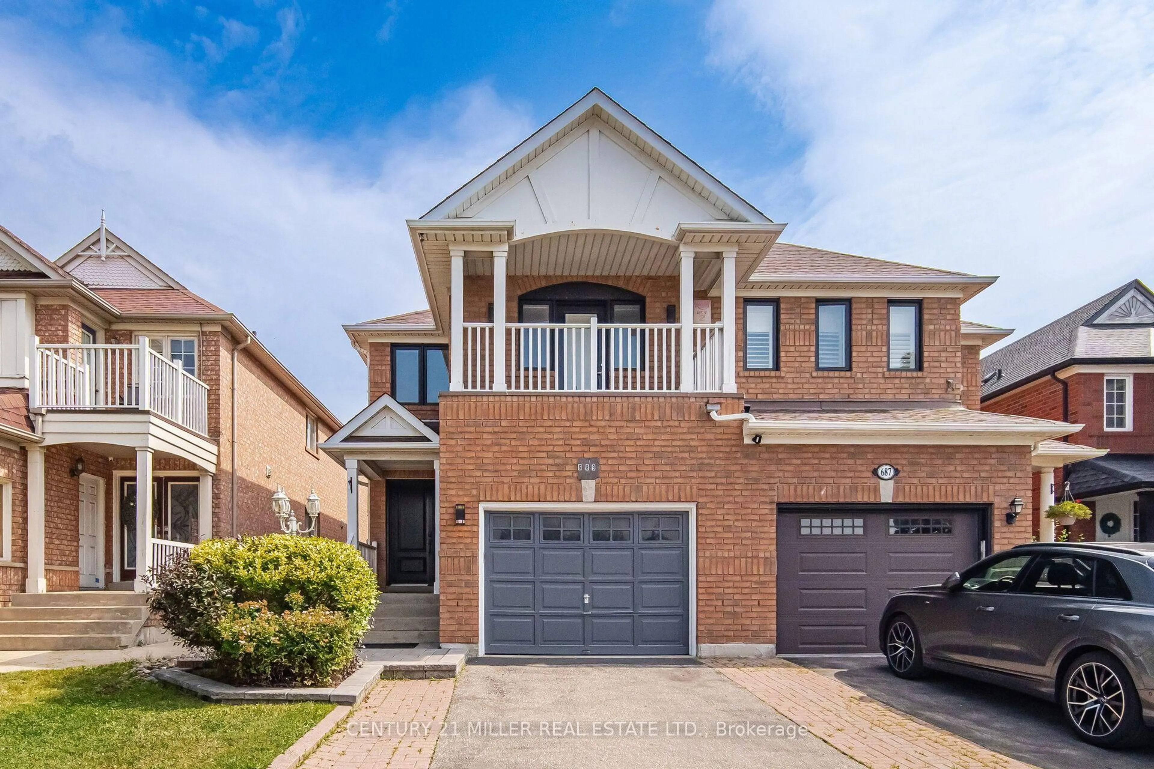 Home with brick exterior material, street for 689 Macbeth Hts, Mississauga Ontario L5W 1E5