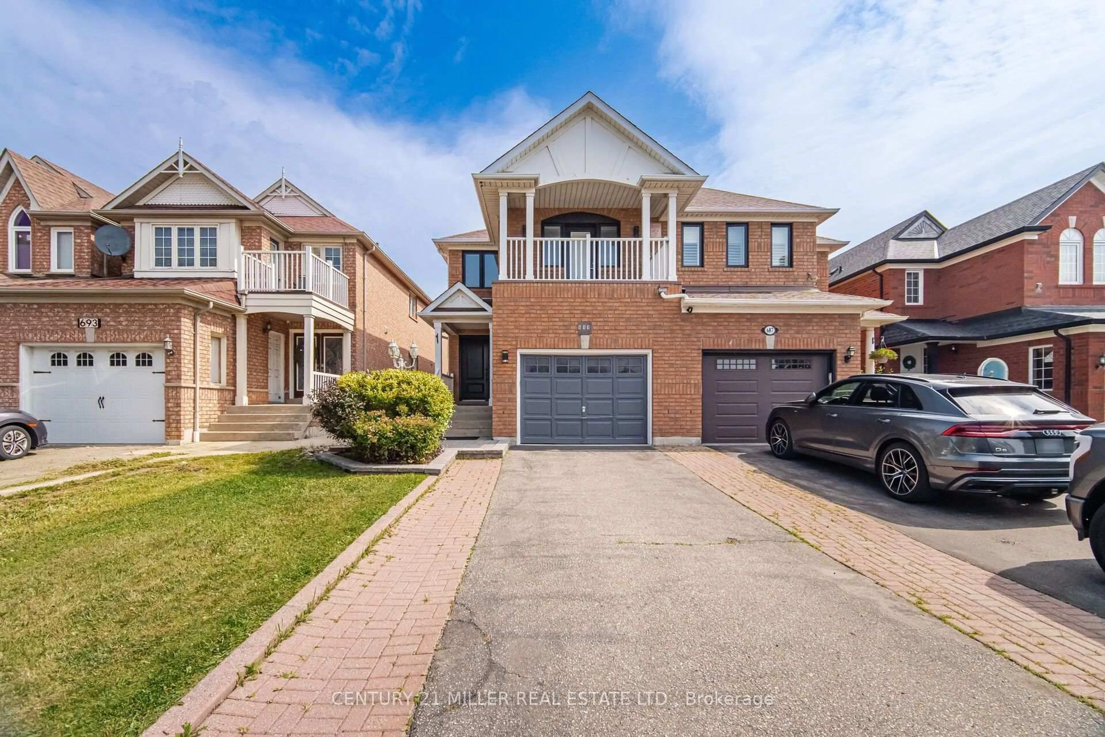 Home with brick exterior material, street for 689 Macbeth Hts, Mississauga Ontario L5W 1E5