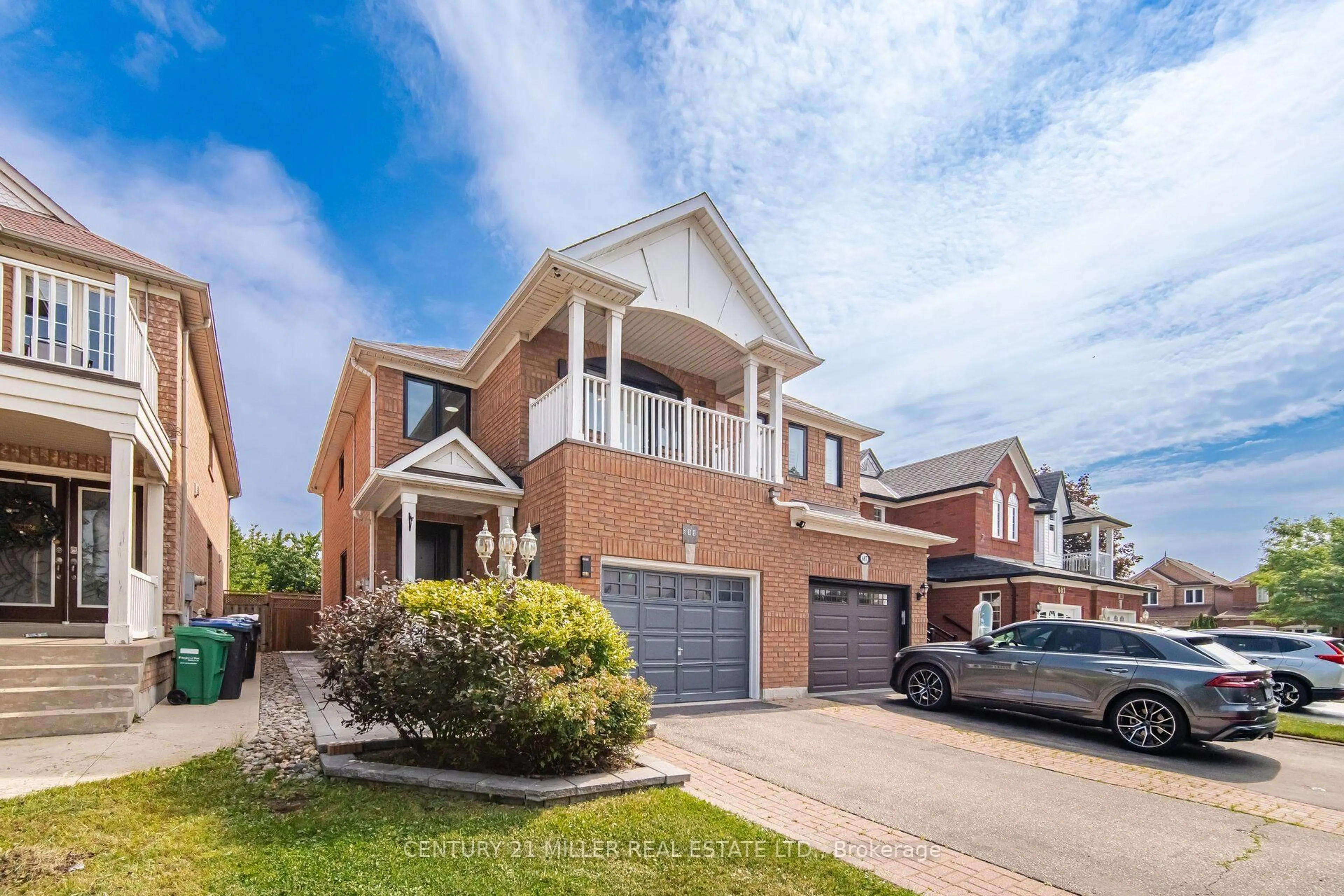 Home with brick exterior material, street for 689 Macbeth Hts, Mississauga Ontario L5W 1E5