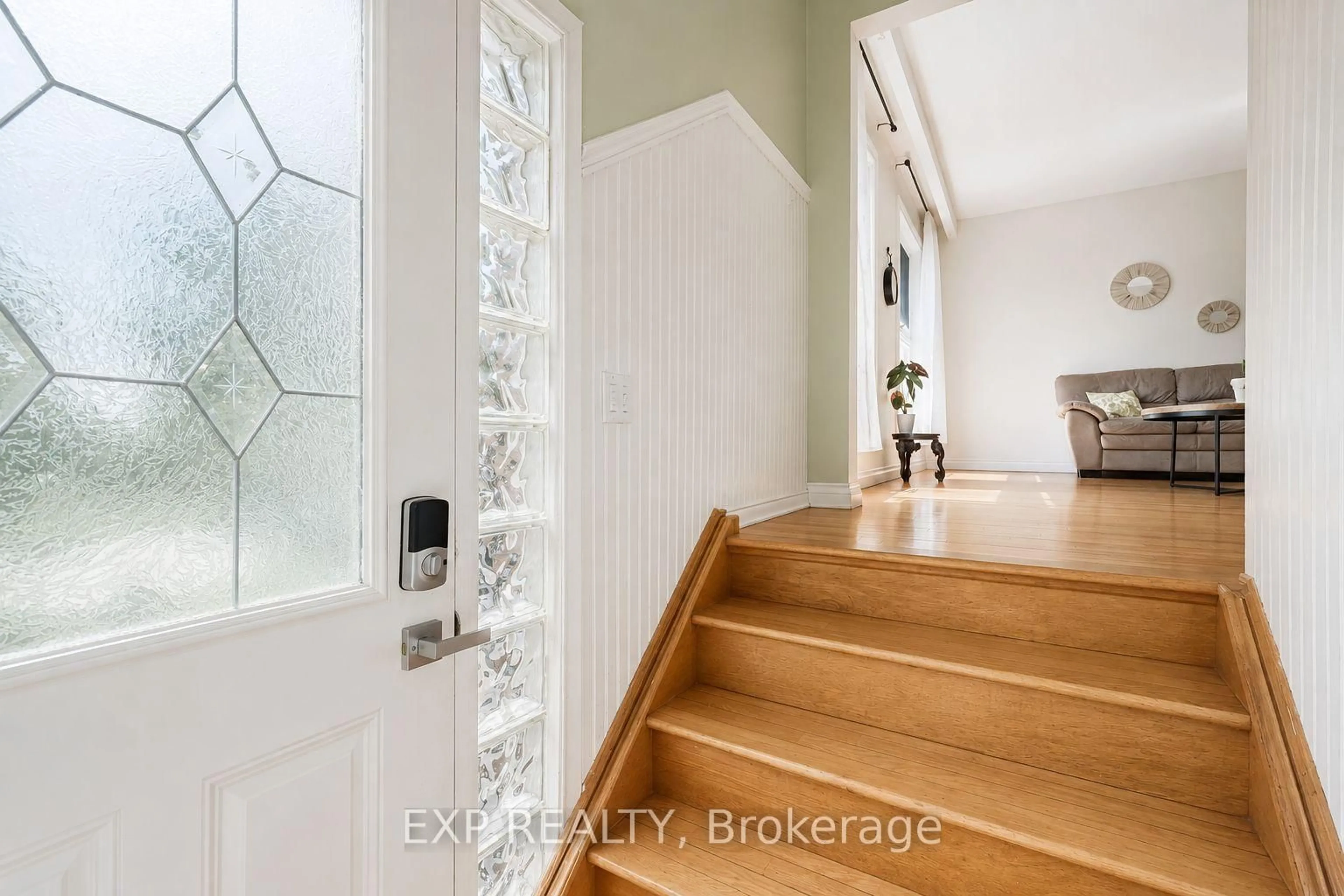Indoor entryway for 1288 Playford Rd, Mississauga Ontario L5J 3V7