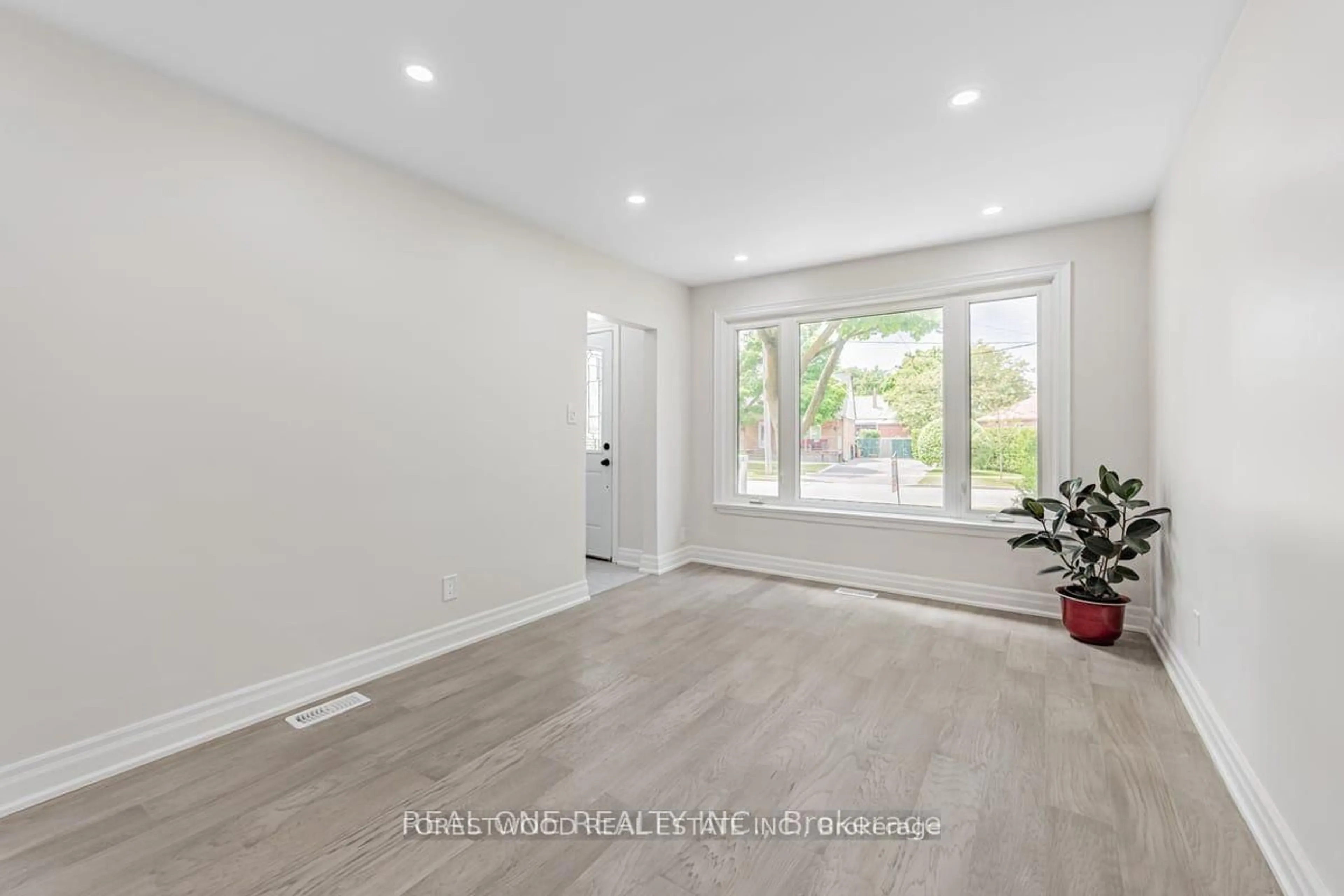 Indoor entryway for 27 Snaresbrook Dr, Toronto Ontario M9W 2N5