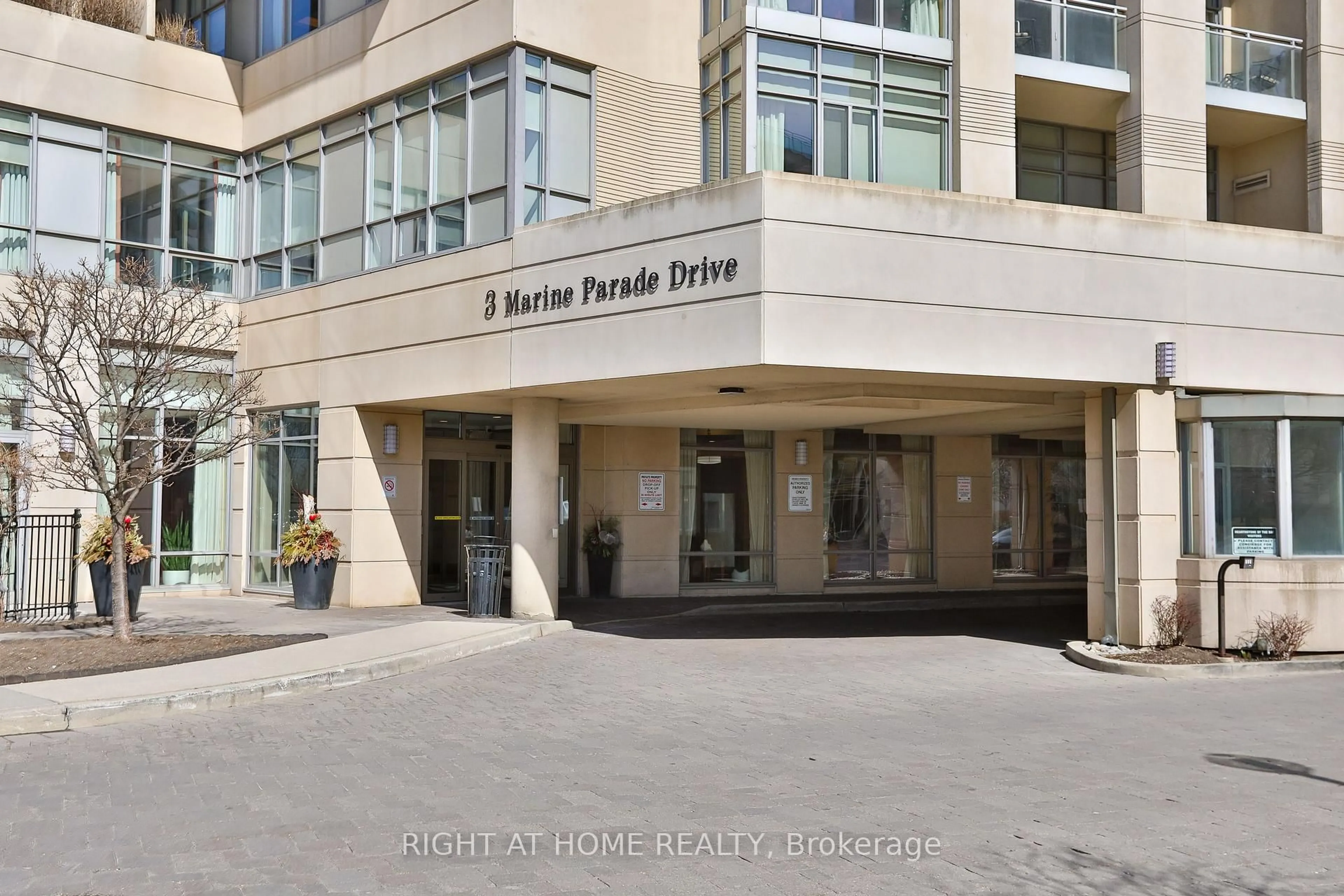 Indoor foyer for 3 Marine Parade Dr #707, Toronto Ontario M8V 3Z5