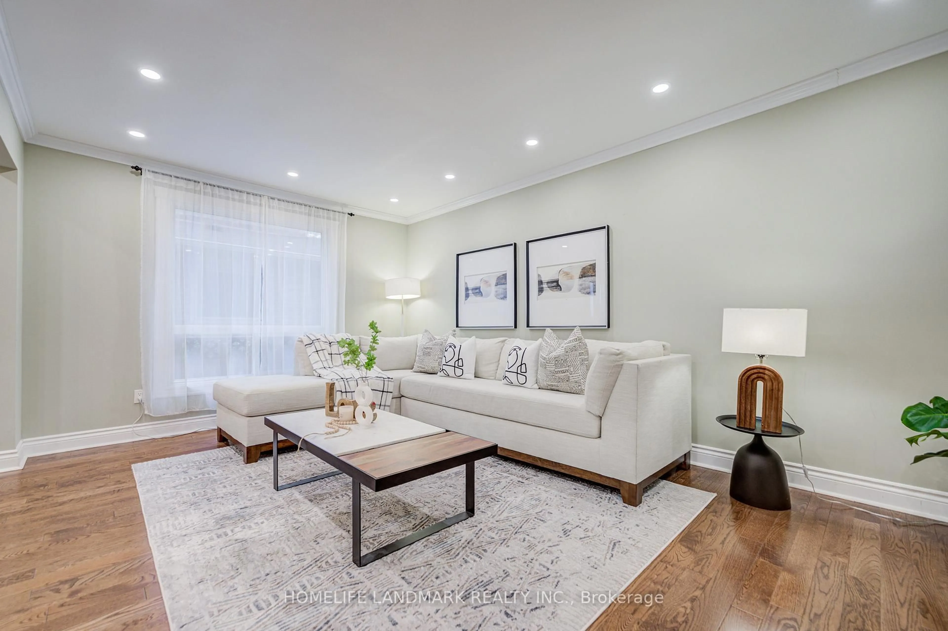 Living room with furniture, unknown for 2105 Folkway Dr, Mississauga Ontario L5L 3G3