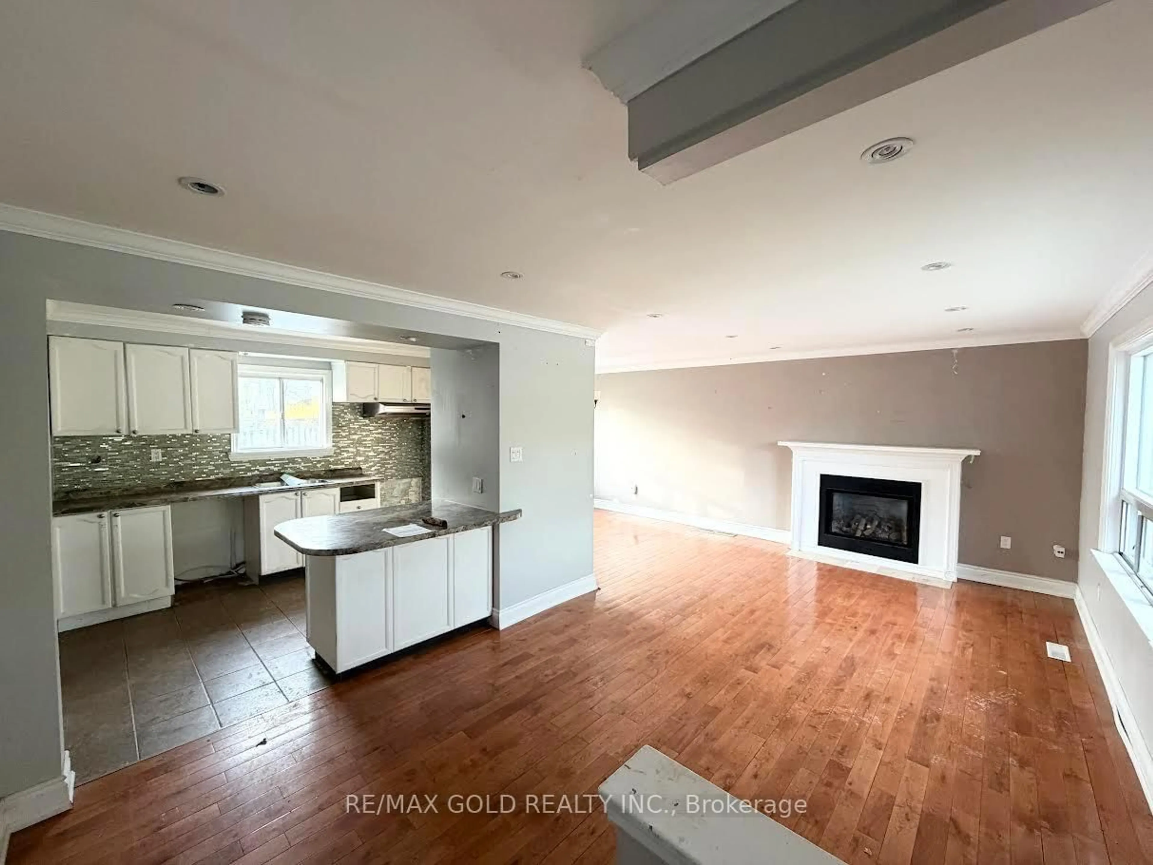 Open concept kitchen, unknown for 52 Eldomar Ave, Brampton Ontario L6W 3N7