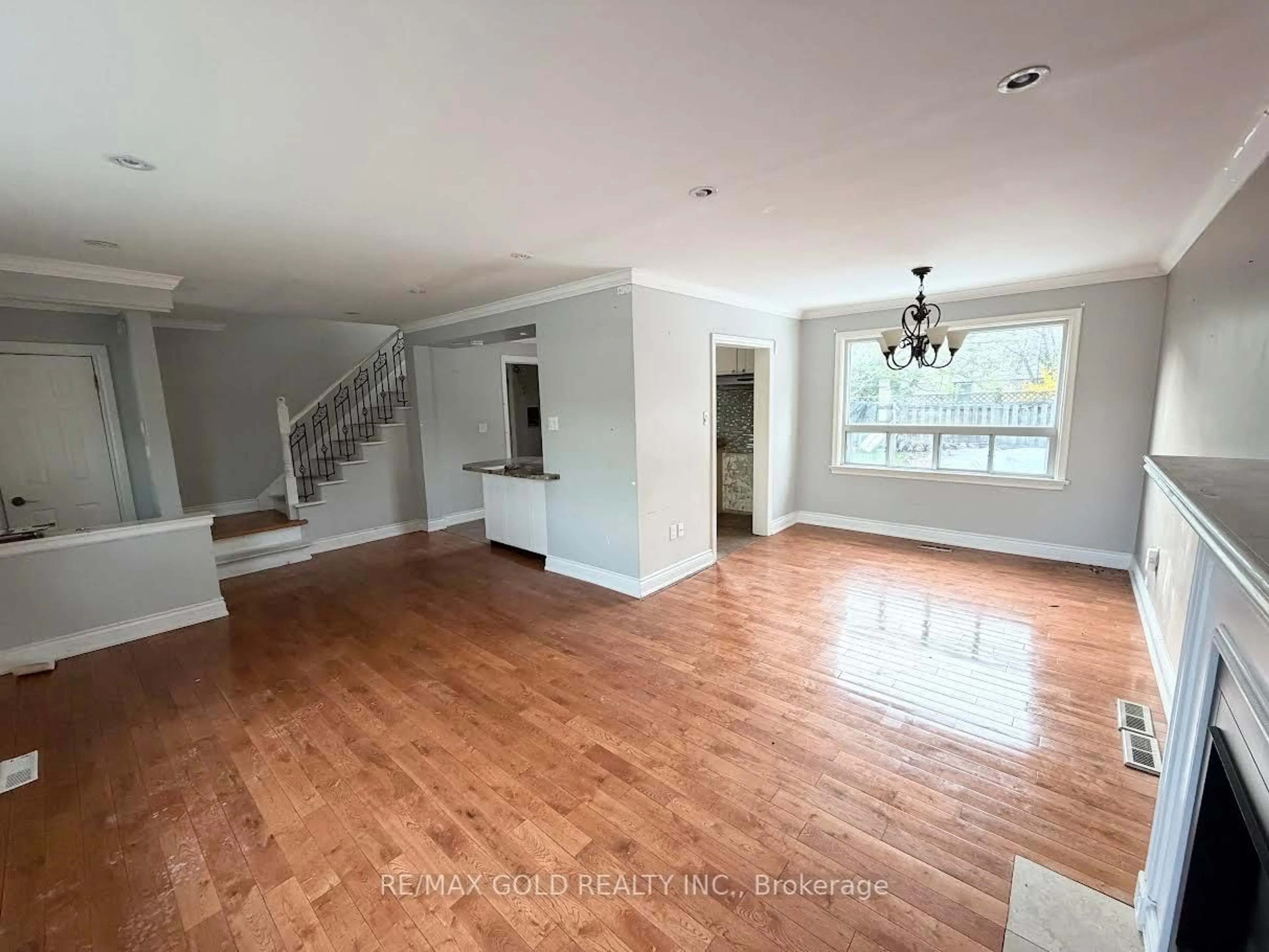 A pic of a room for 52 Eldomar Ave, Brampton Ontario L6W 3N7