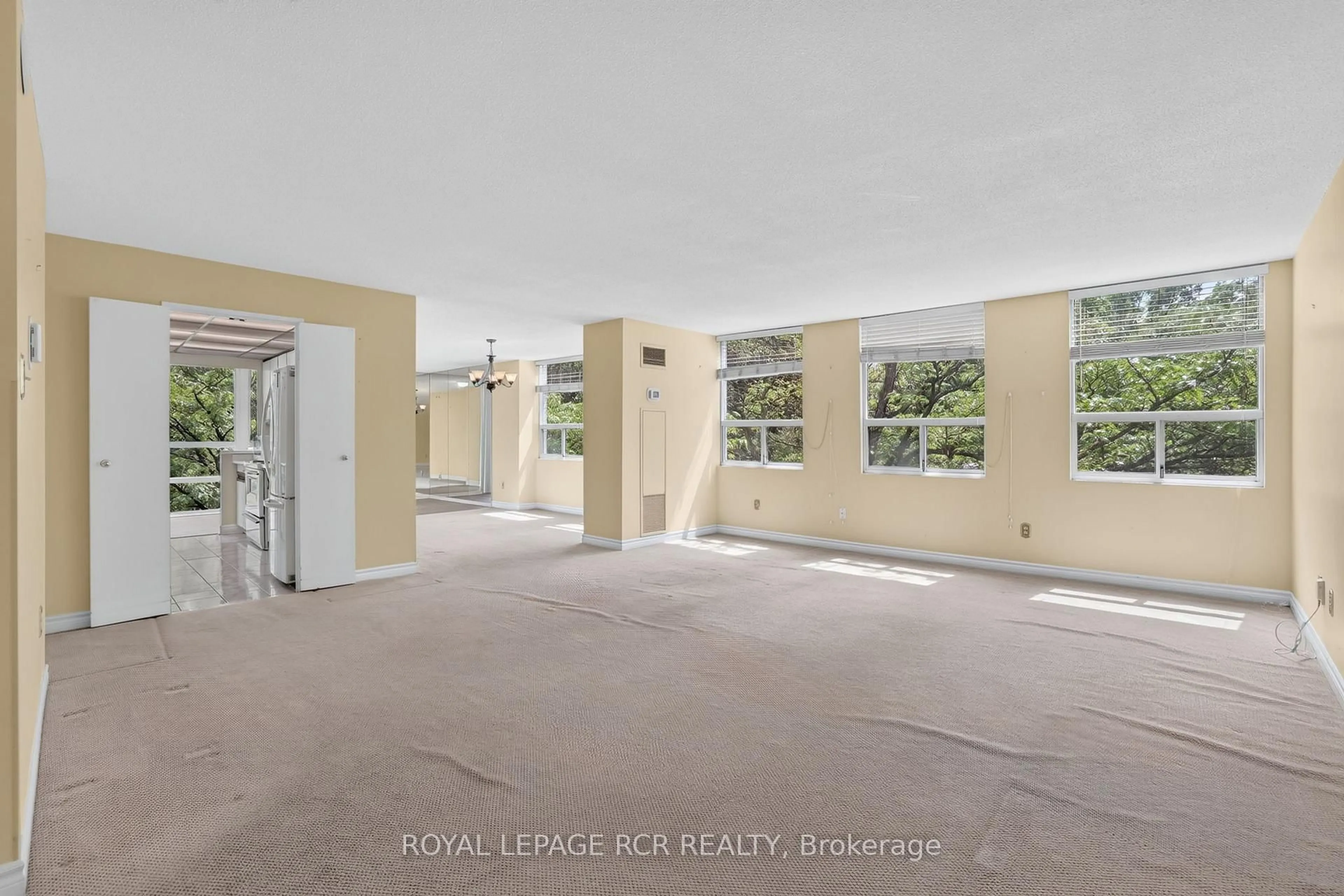 A pic of a room for 3650 Kaneff Cres #303, Mississauga Ontario L5A 4A1