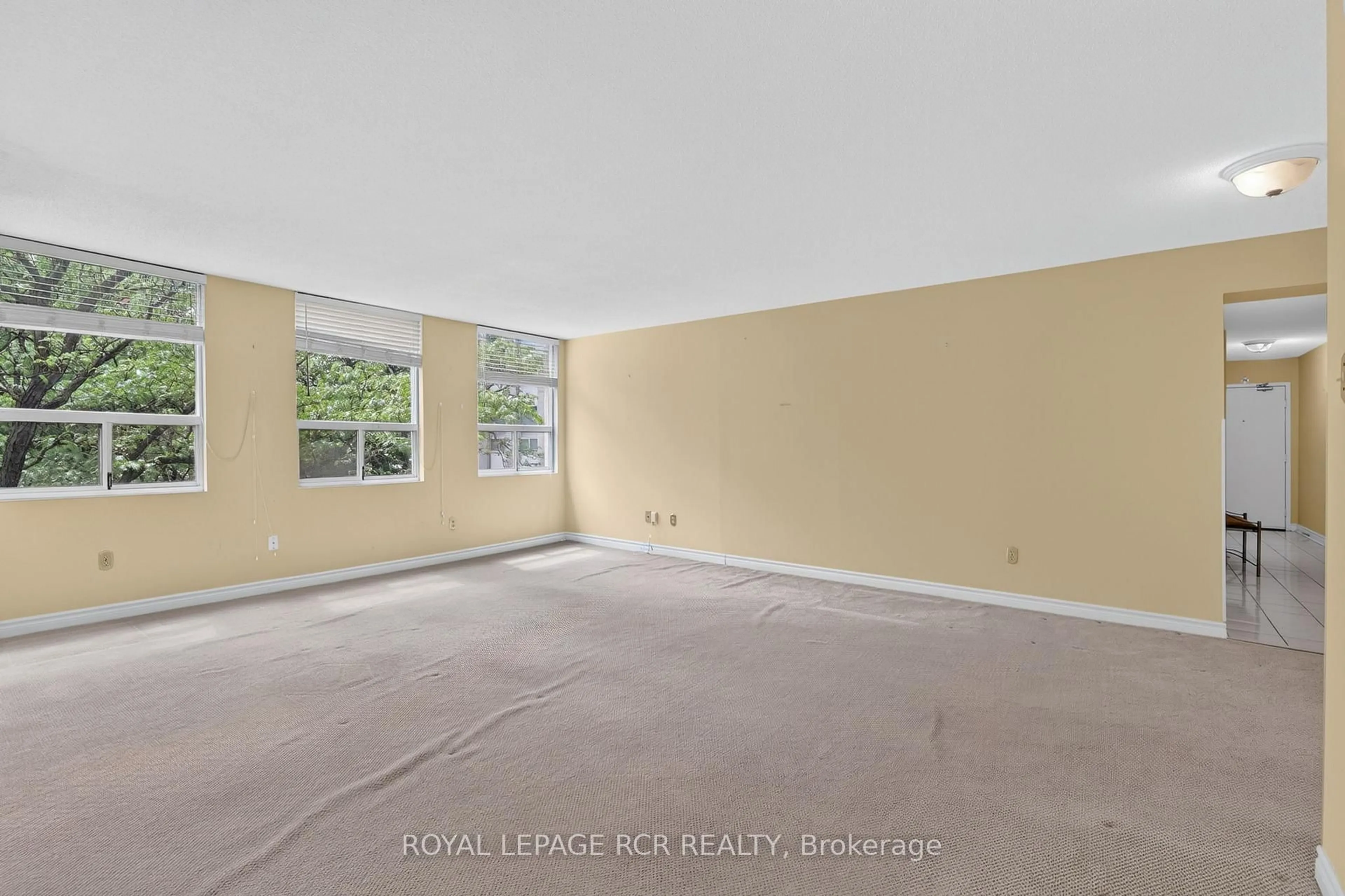 A pic of a room for 3650 Kaneff Cres #303, Mississauga Ontario L5A 4A1