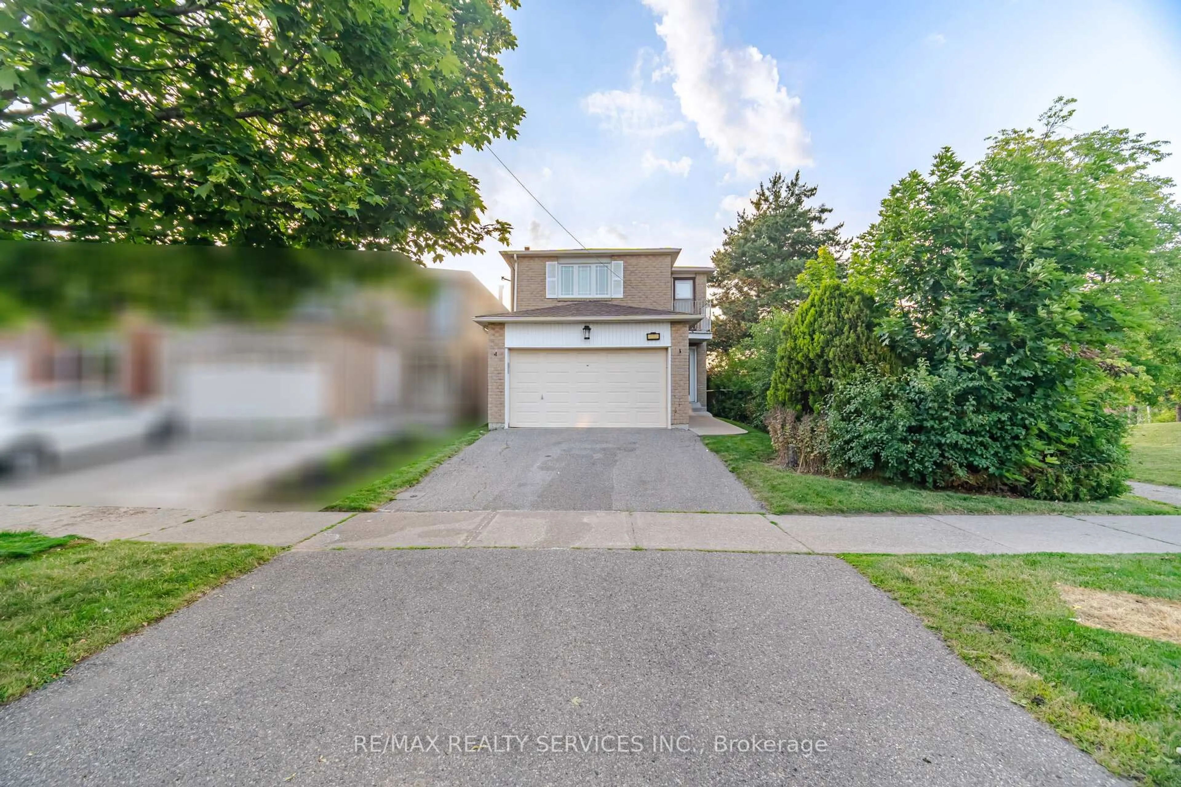 A pic from outside/outdoor area/front of a property/back of a property/a pic from drone, street for 172 MORTON Way, Brampton Ontario L6Y 2P8