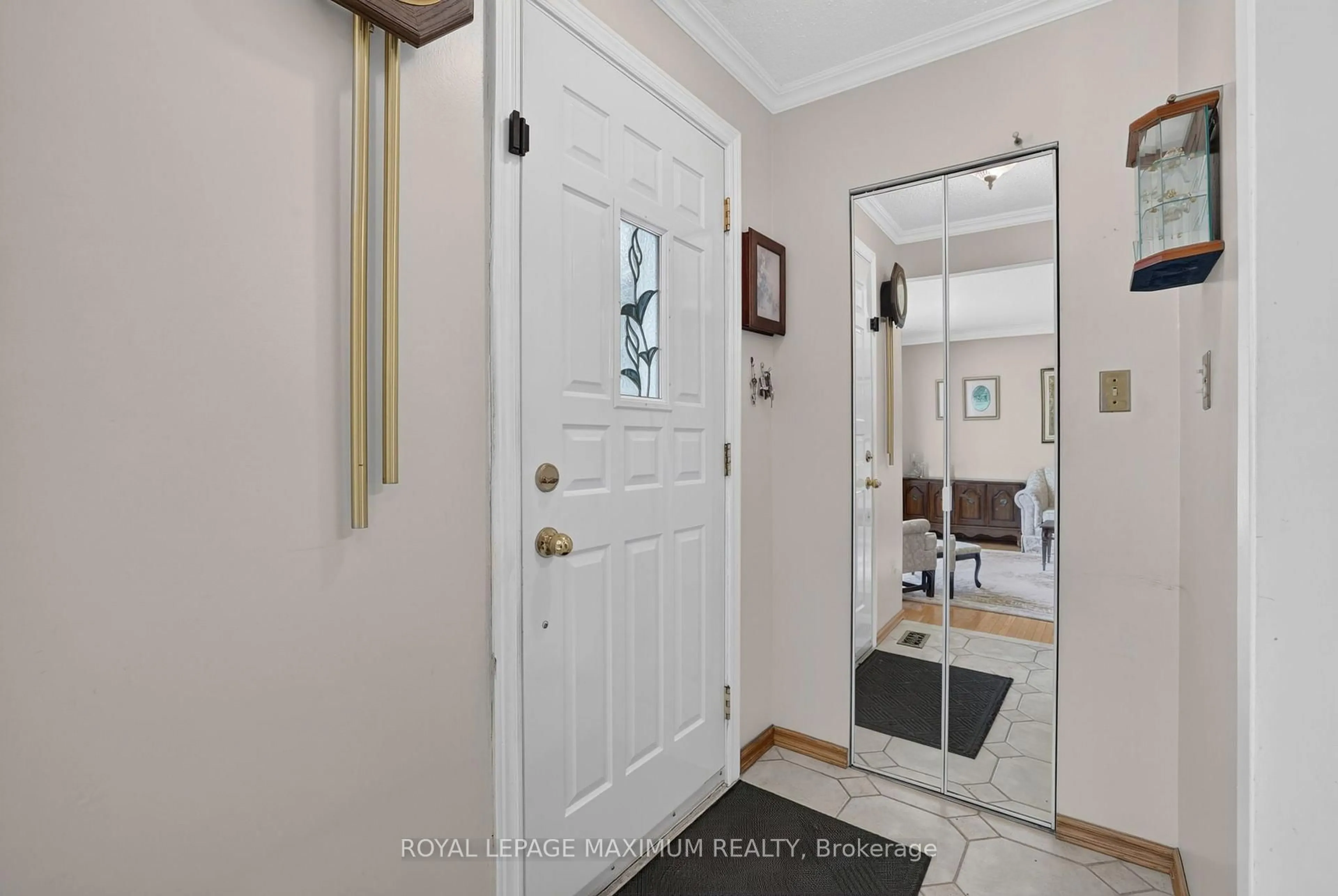 Indoor entryway for 42 Pergola Rd, Toronto Ontario M9W 5K6