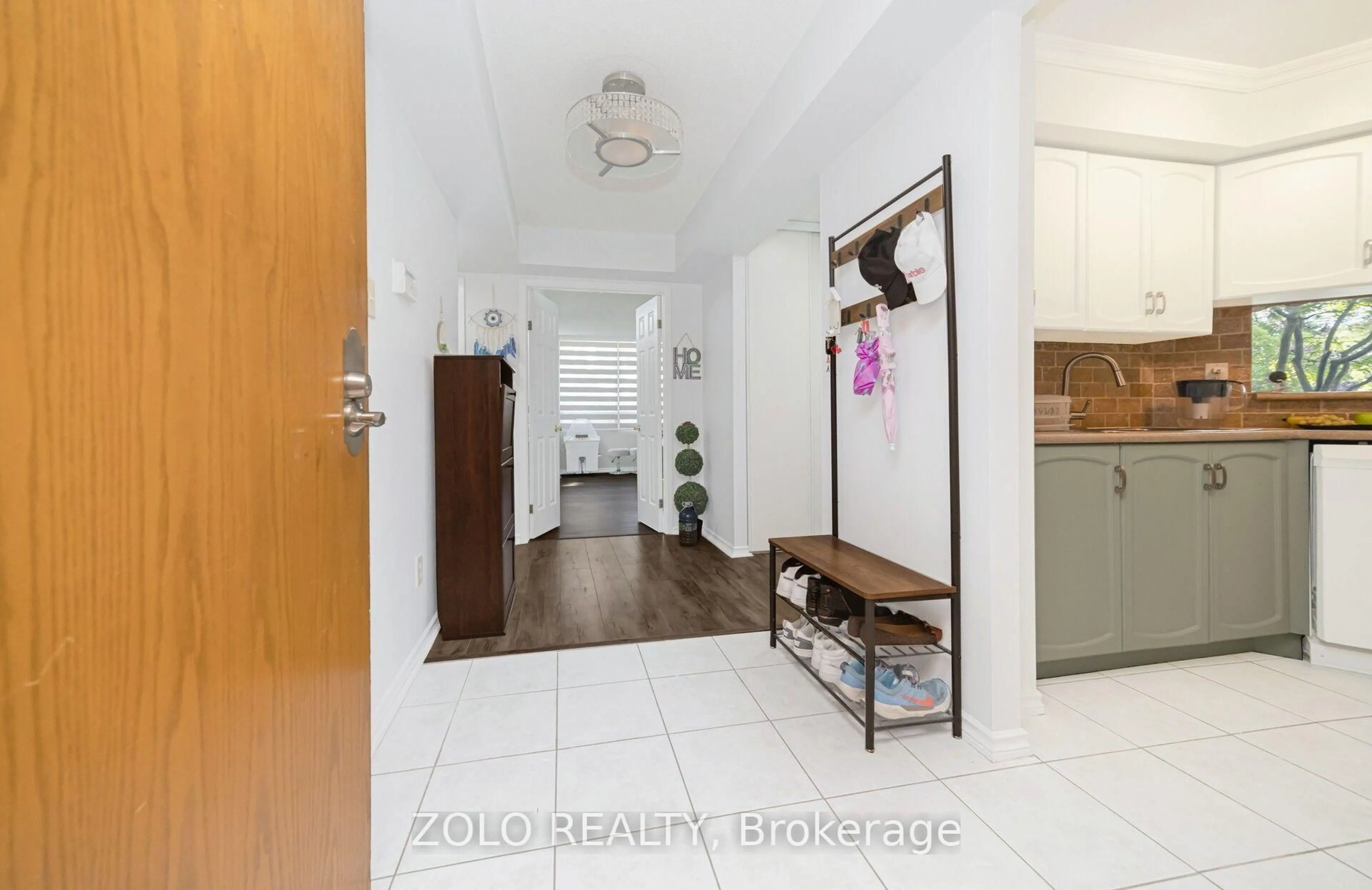 Indoor entryway for 310 Mill St #105, Brampton Ontario L6Y 3B1