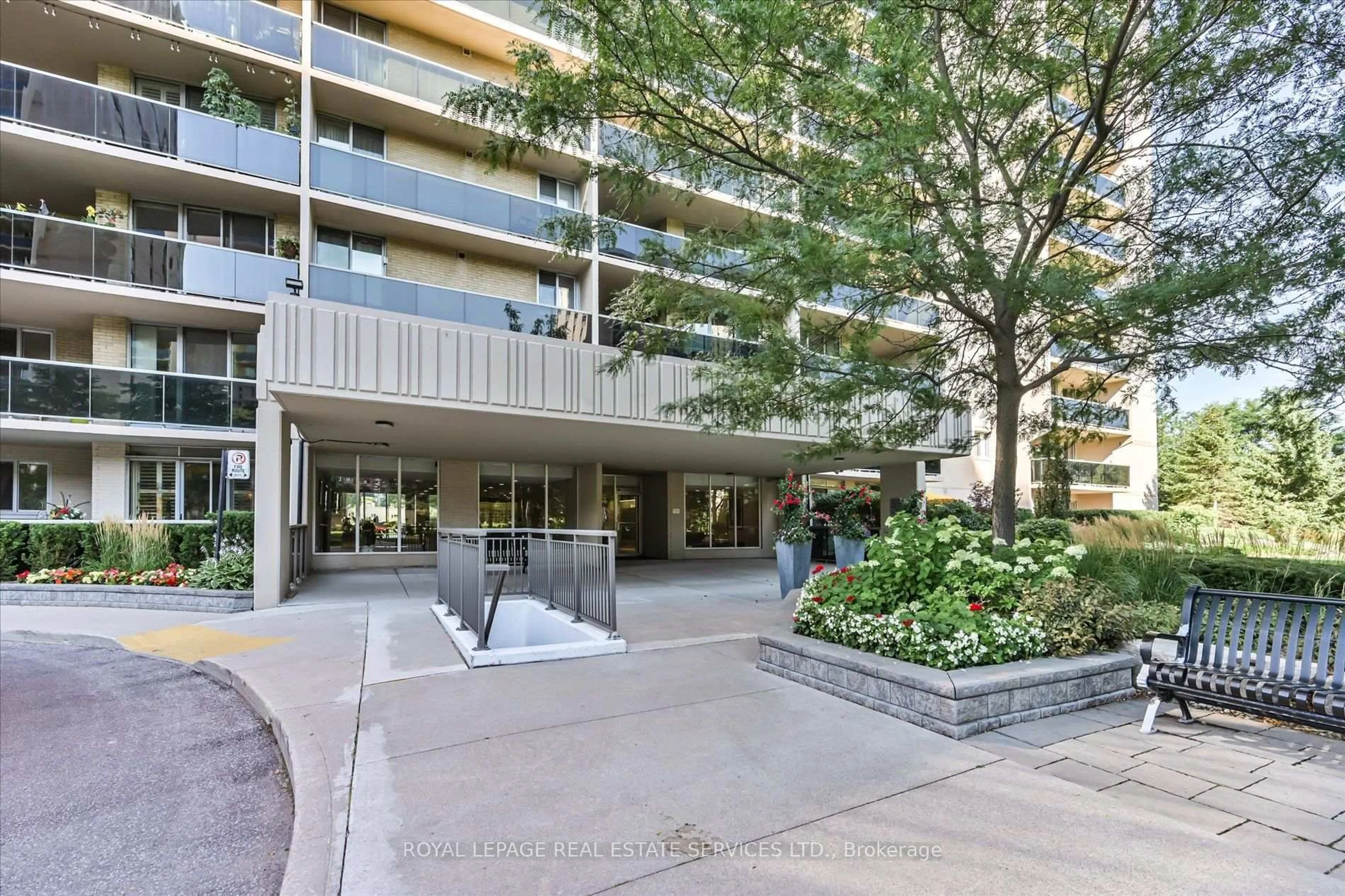 Unknown for 812 Burnhamthorpe Rd #309, Toronto Ontario M9C 4W1