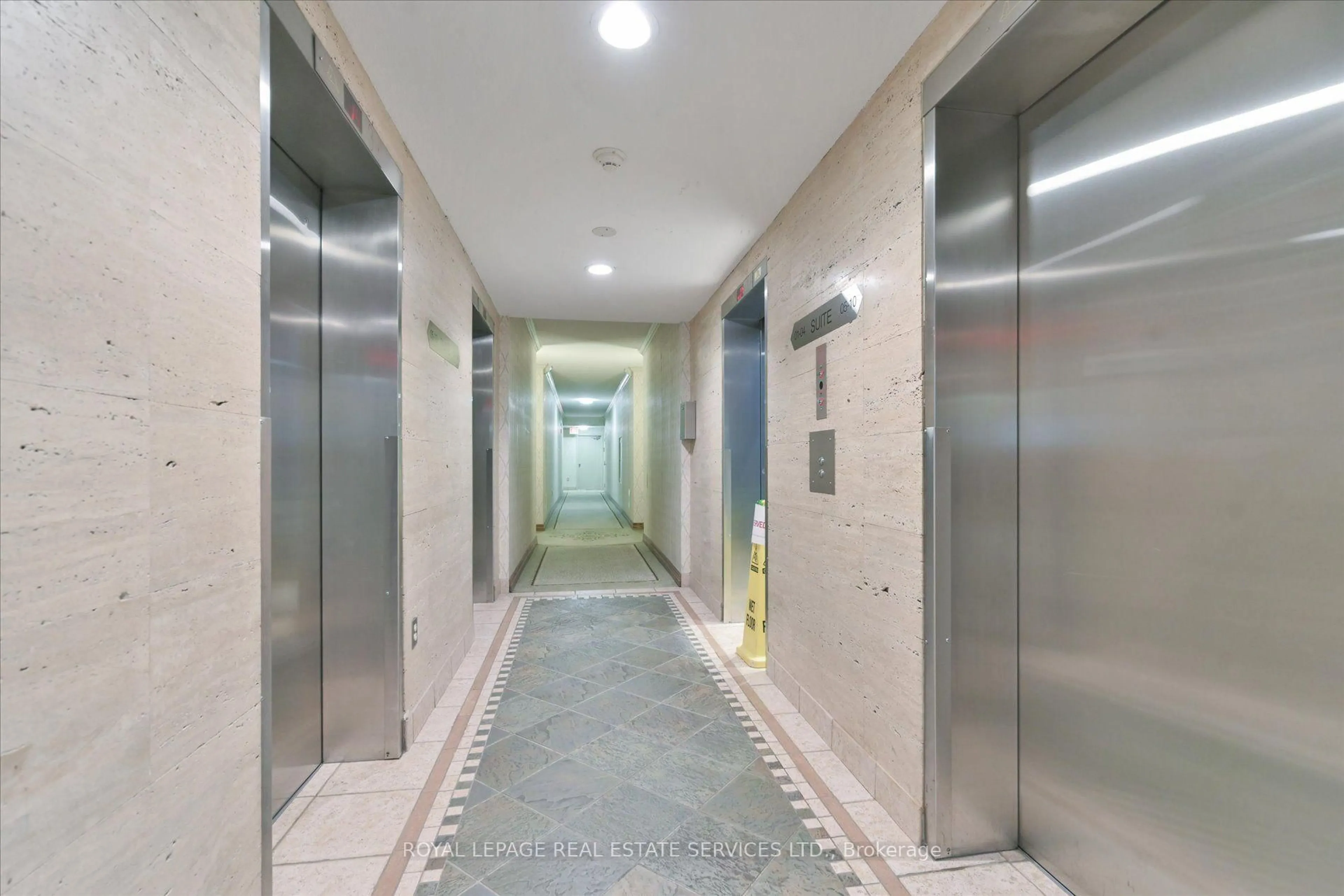 Indoor foyer for 812 Burnhamthorpe Rd #309, Toronto Ontario M9C 4W1