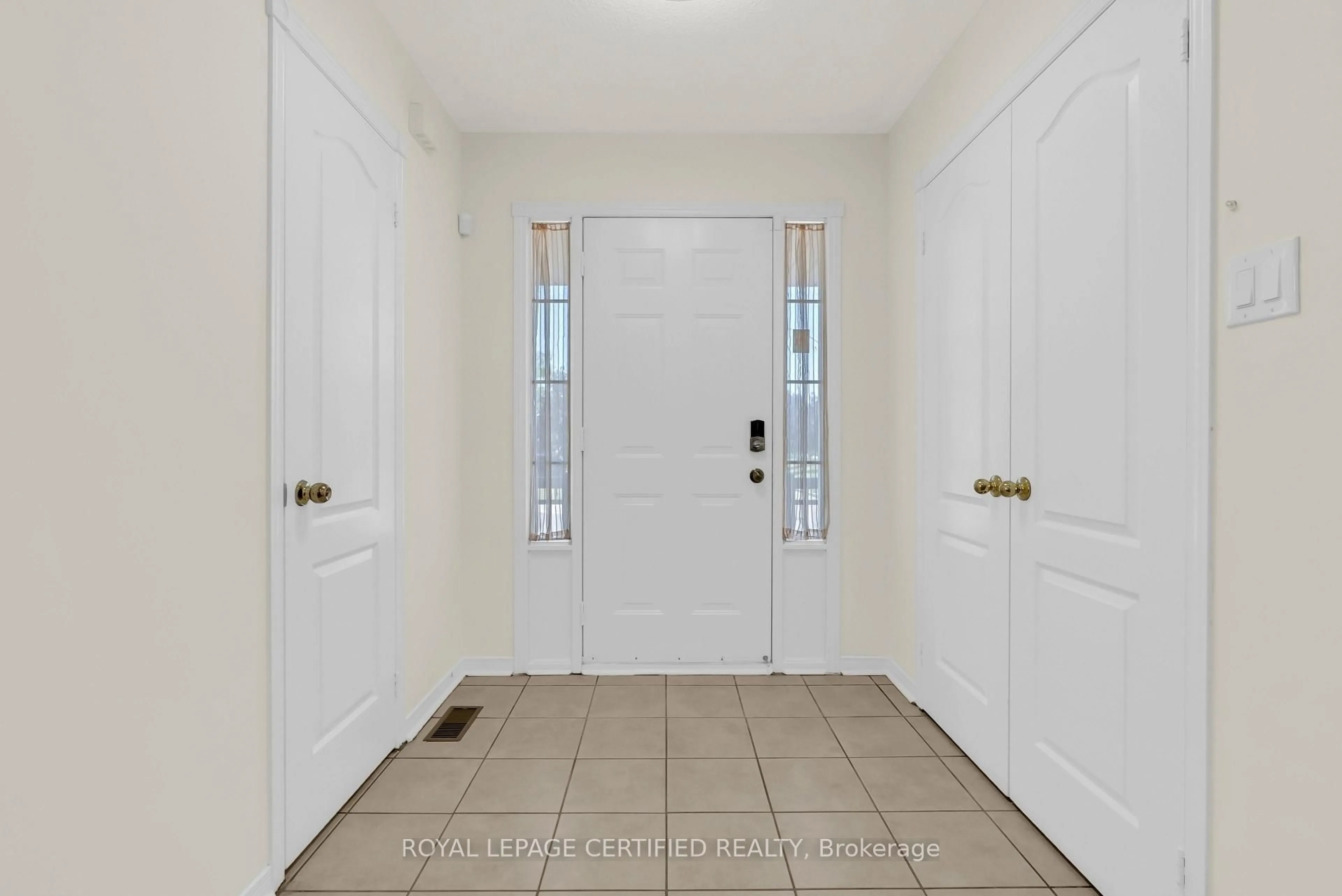 Indoor entryway for 13 Heartleaf Cres, Brampton Ontario L7A 2B9