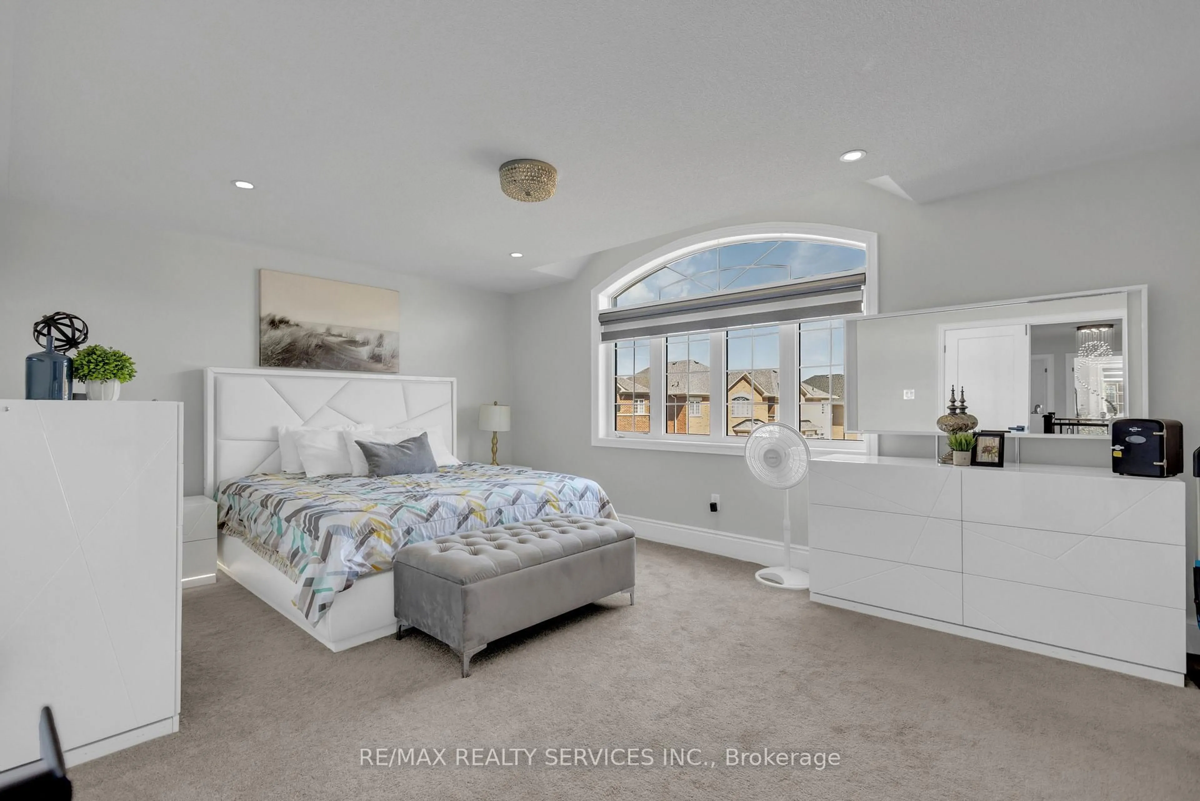 Bedroom with bed, ceramic/tile floor for 40 Rosewell Cres, Halton Hills Ontario L7G 0N3
