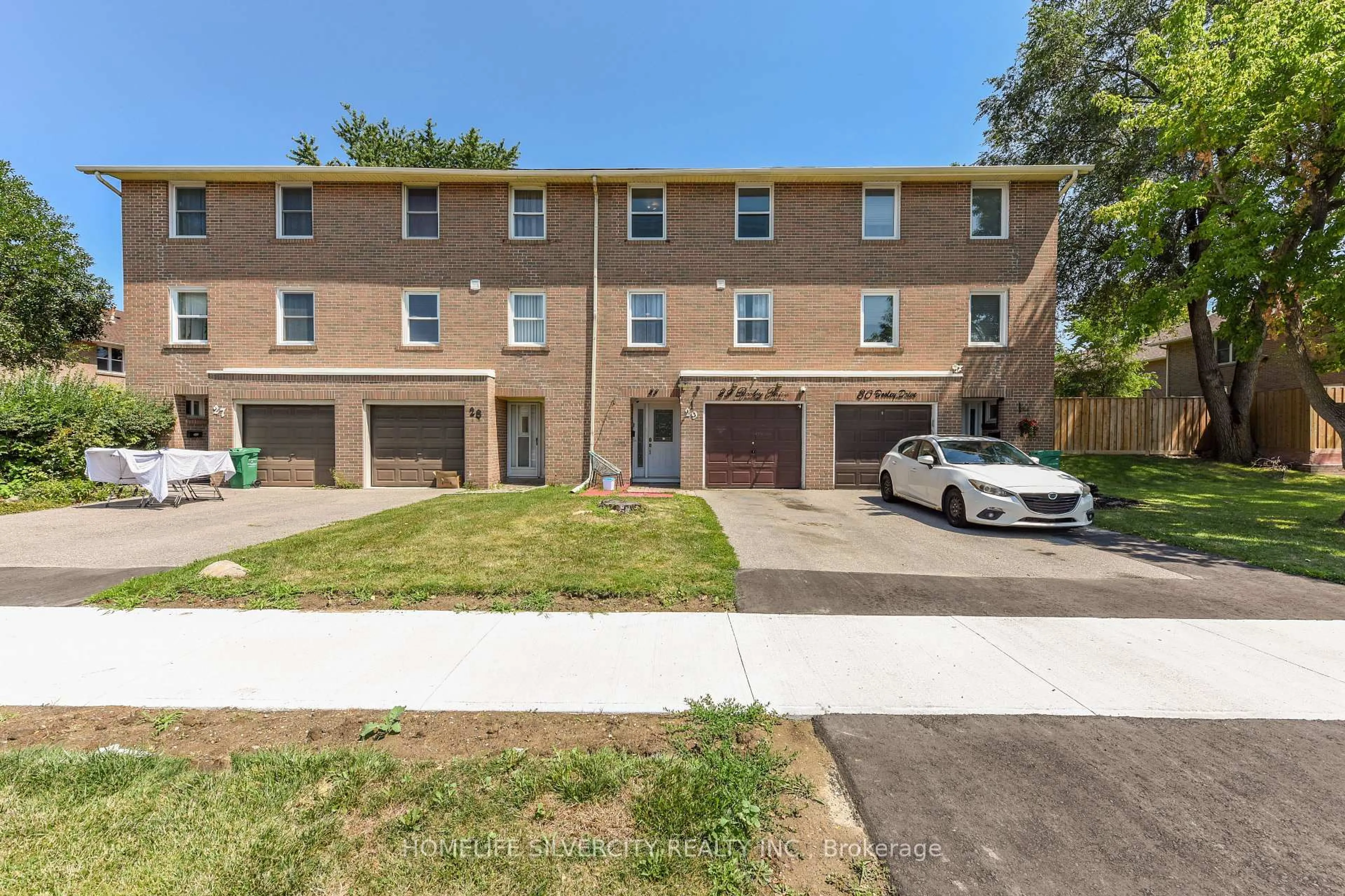 A pic from outside/outdoor area/front of a property/back of a property/a pic from drone, street for 7255 Dooley Dr #29, Mississauga Ontario L4T 2S7