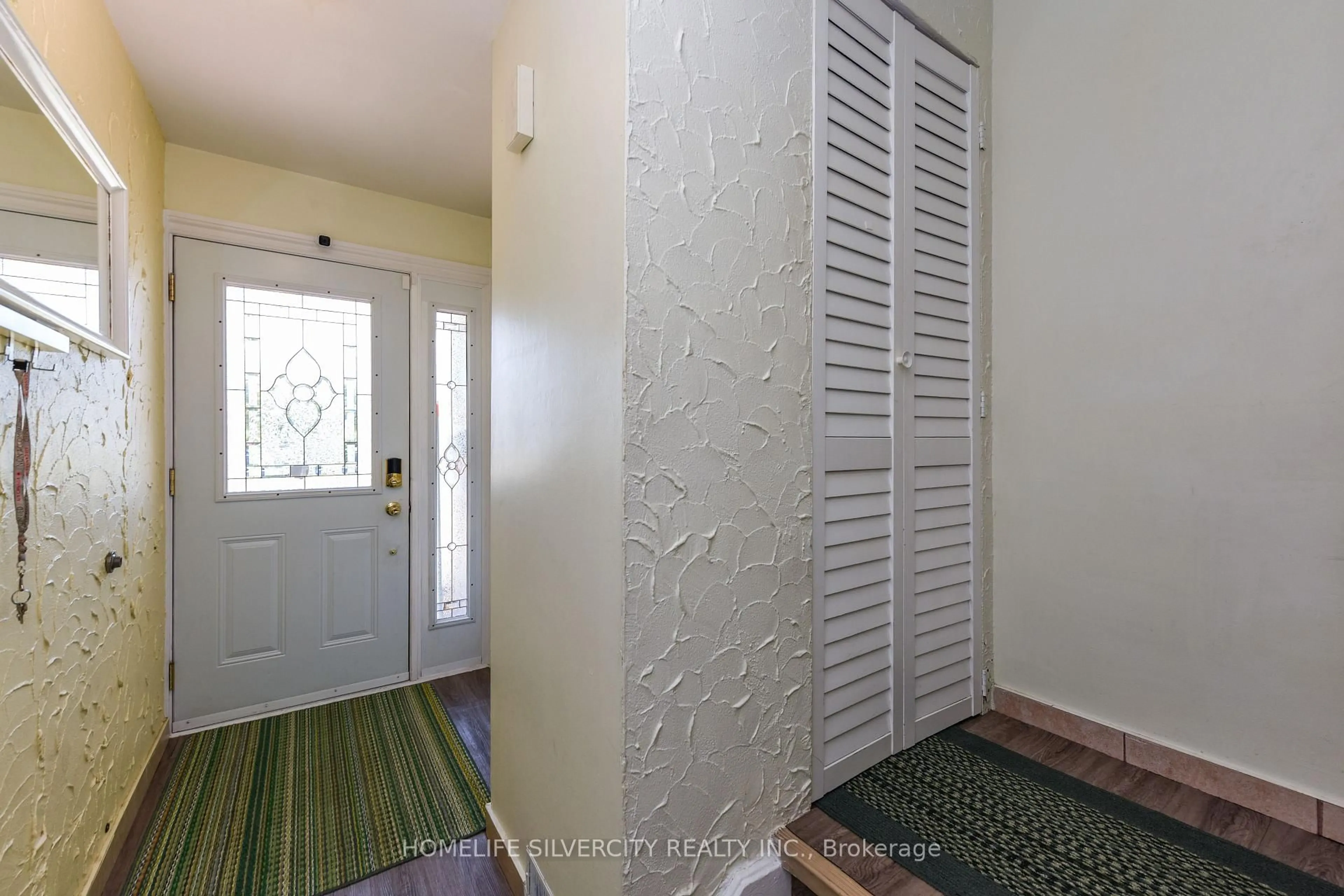 Indoor entryway for 7255 Dooley Dr #29, Mississauga Ontario L4T 2S7