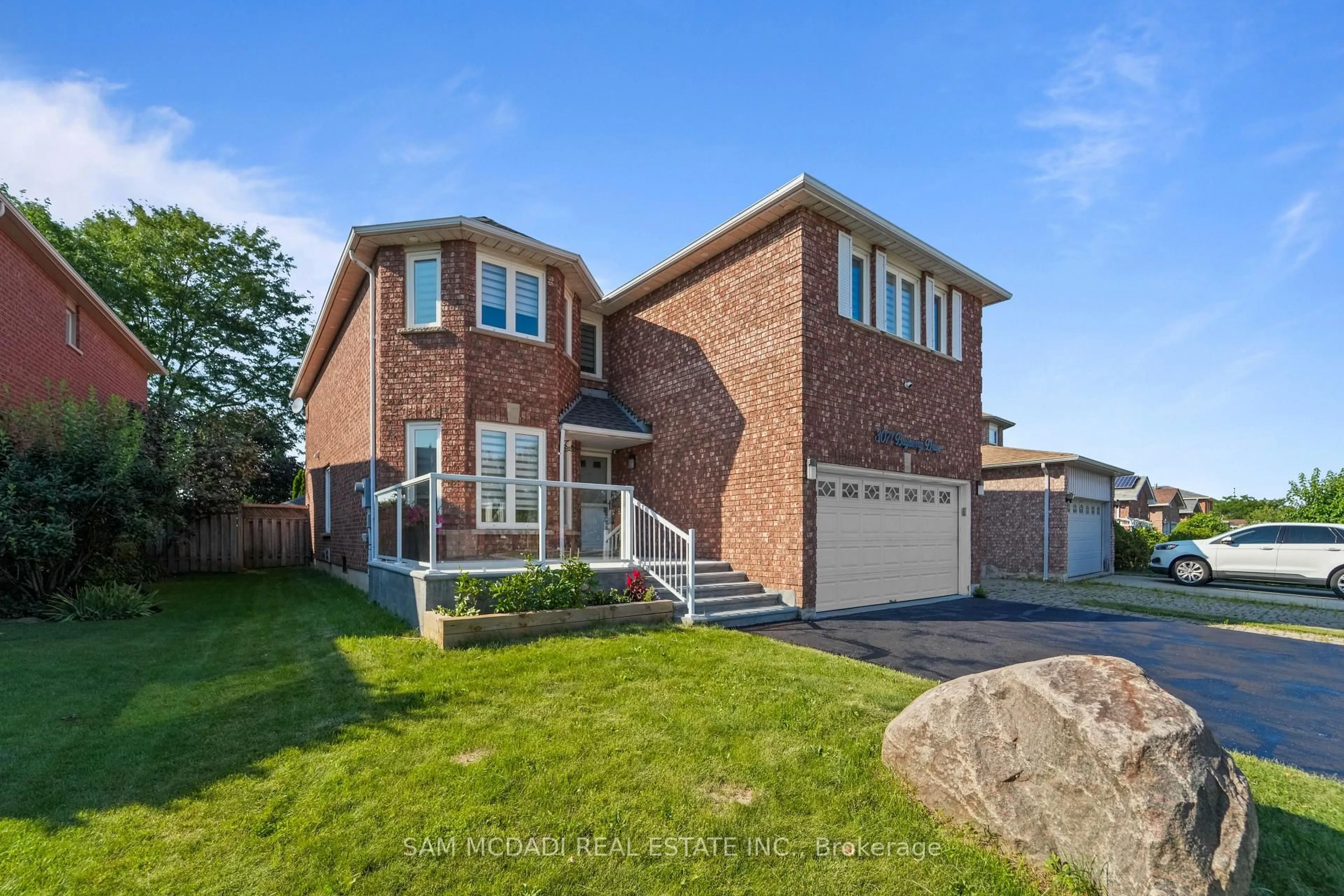 Home with brick exterior material, street for 3071 Bayberry Dr, Mississauga Ontario L5N 6P1
