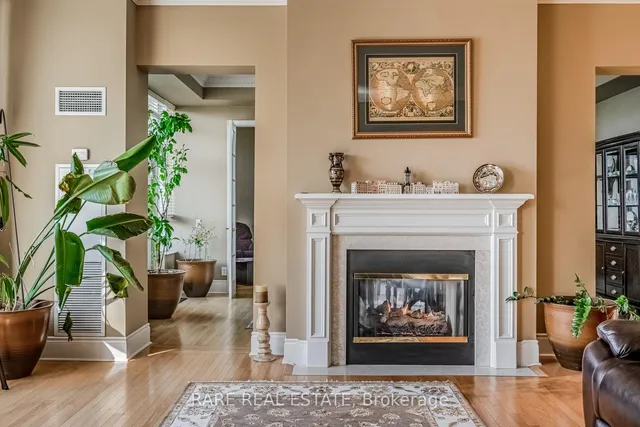 25 Kingsbridge Garden Circ #TPH6, Mississauga 2
