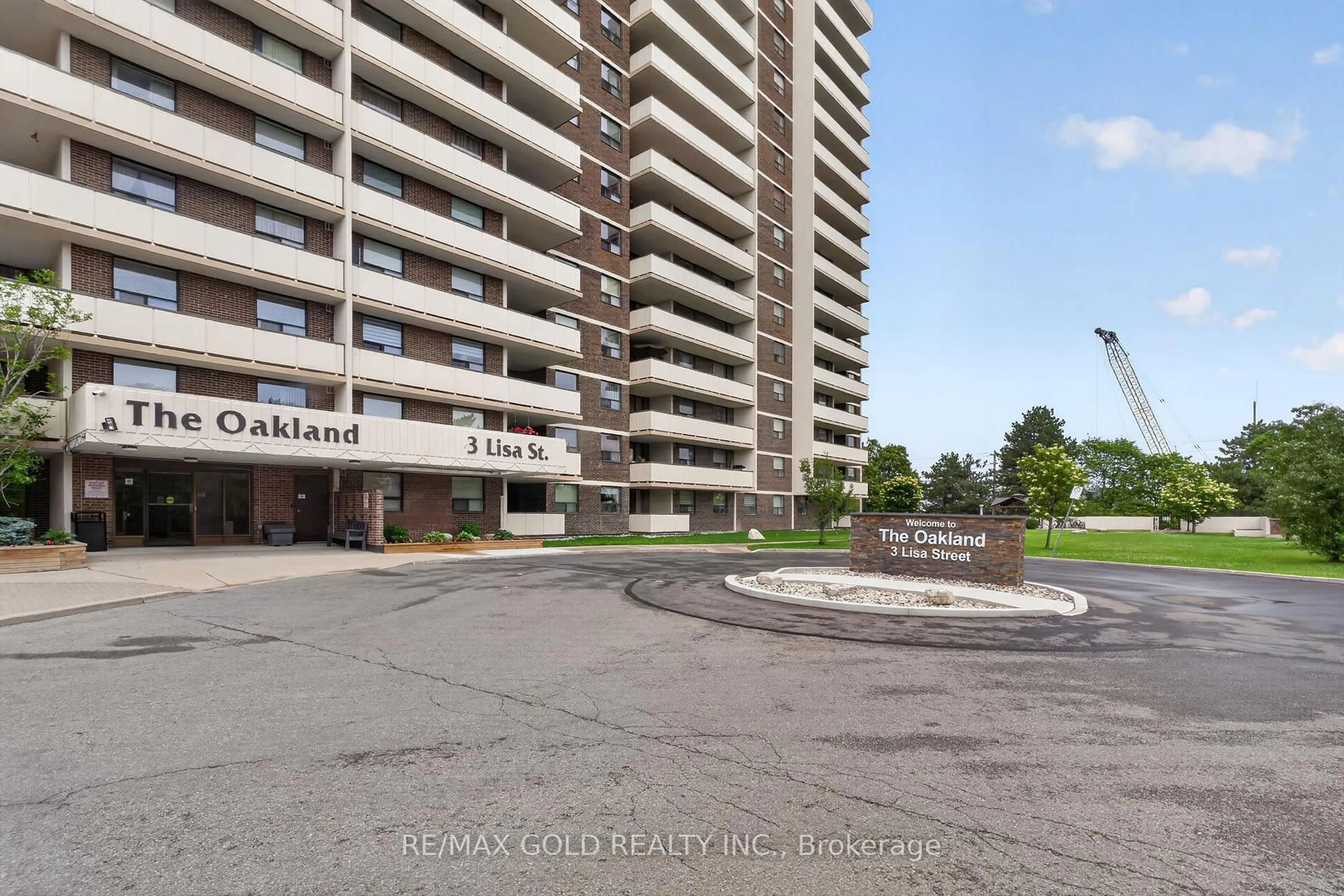 A pic from outside/outdoor area/front of a property/back of a property/a pic from drone, unknown for 3 Lisa St #1109, Brampton Ontario L6T 4A2