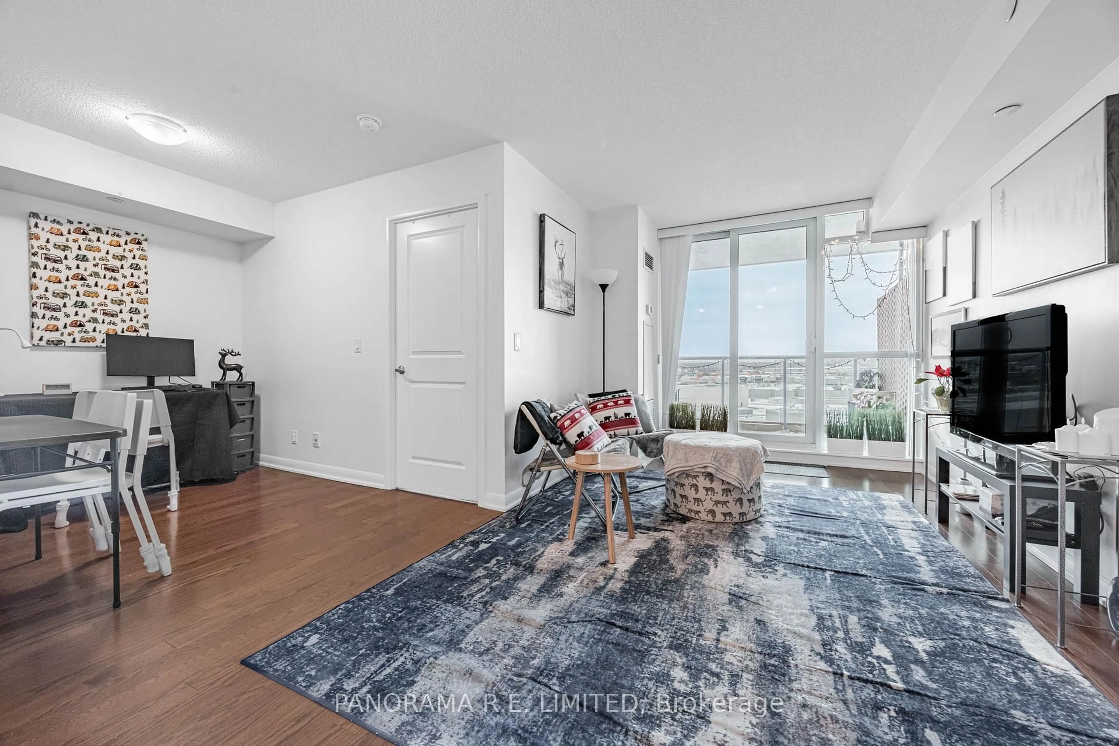 Indoor entryway for 215 Sherway Gardens Rd #1208, Toronto Ontario M9C 0A4