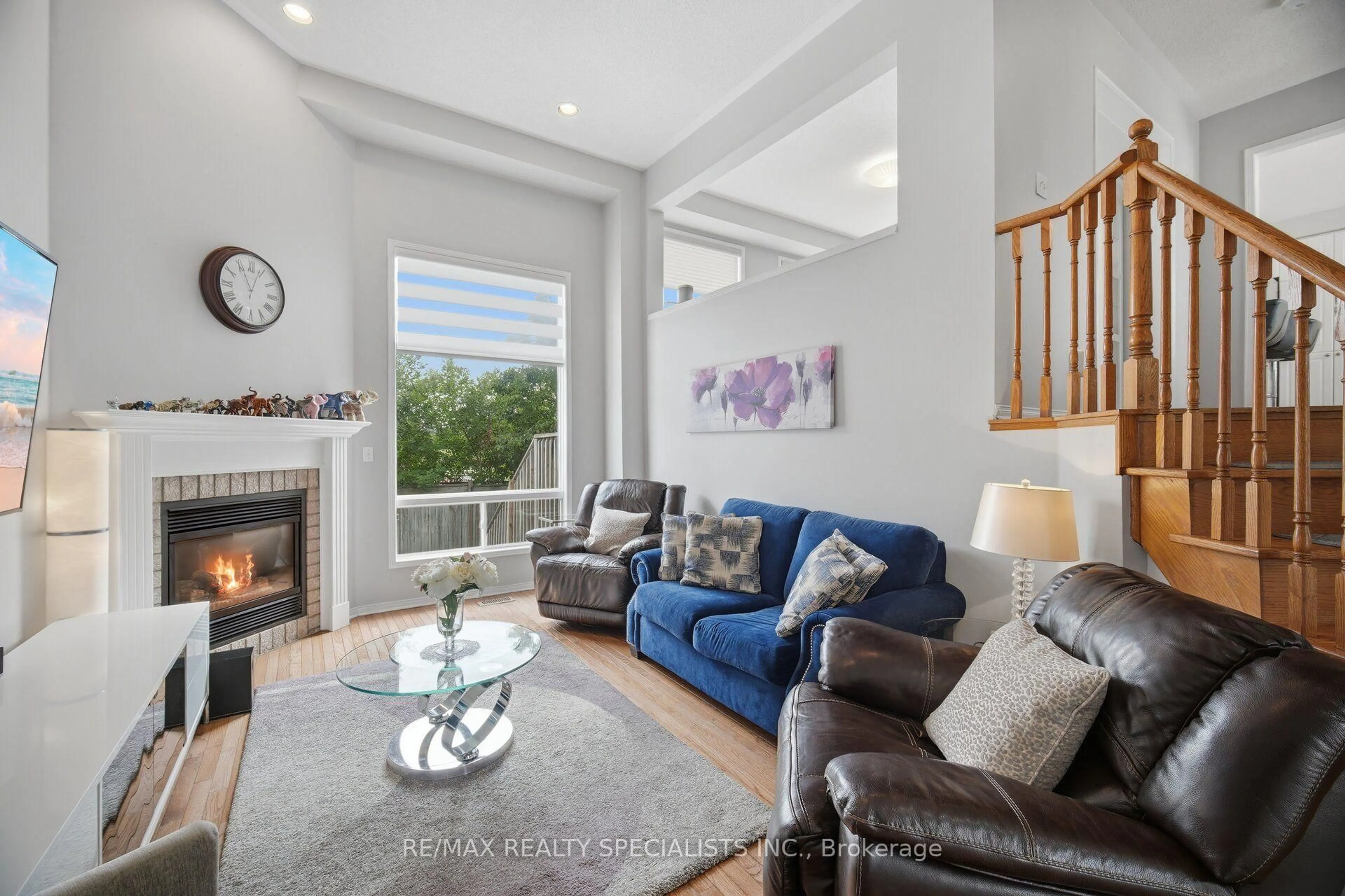 Living room with furniture, unknown for 5535 Glen Erin Dr #15, Mississauga Ontario L5M 6H1