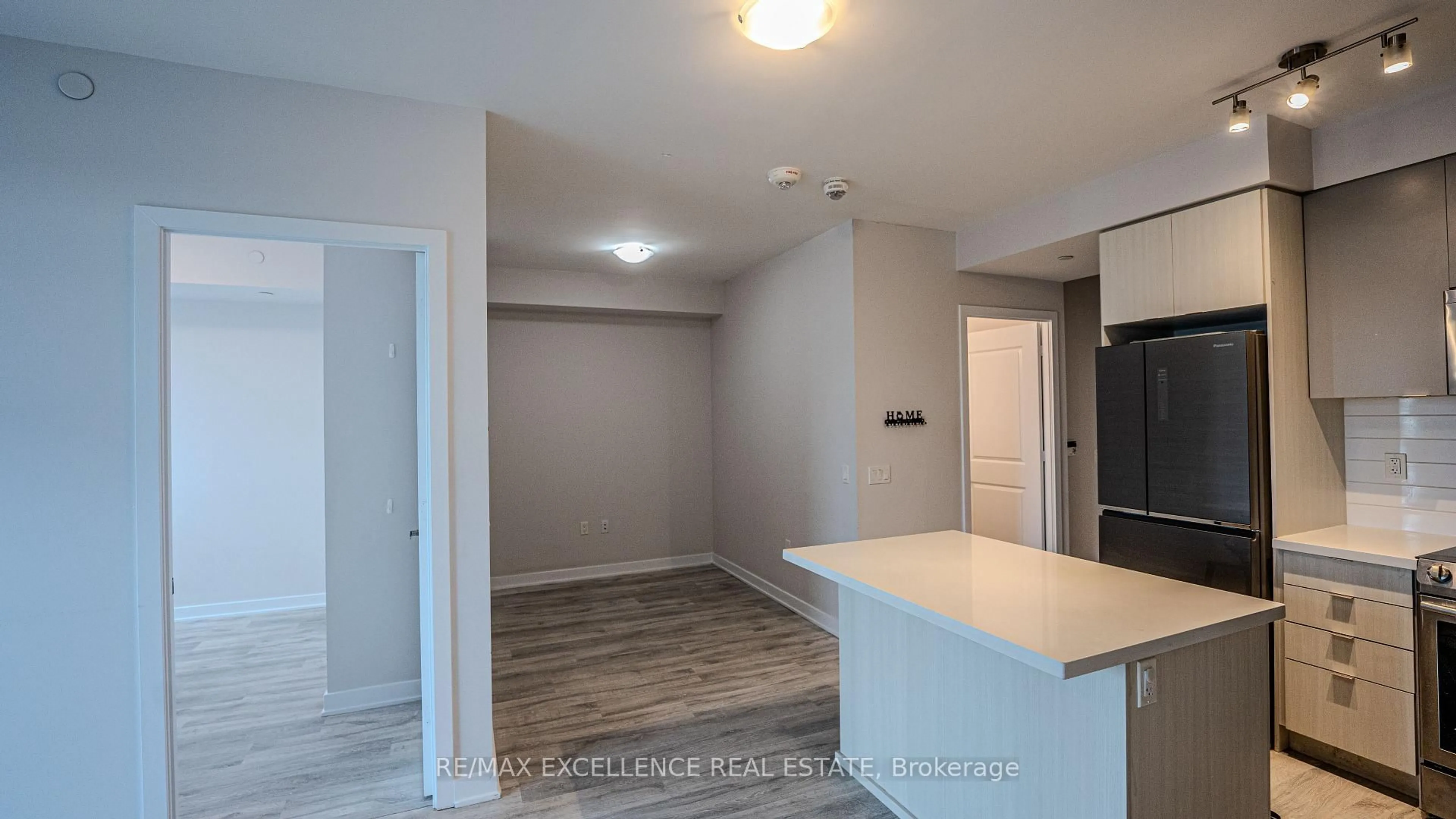 Unknown for 4677 Glen Erin Dr #601, Mississauga Ontario L5M 2E3