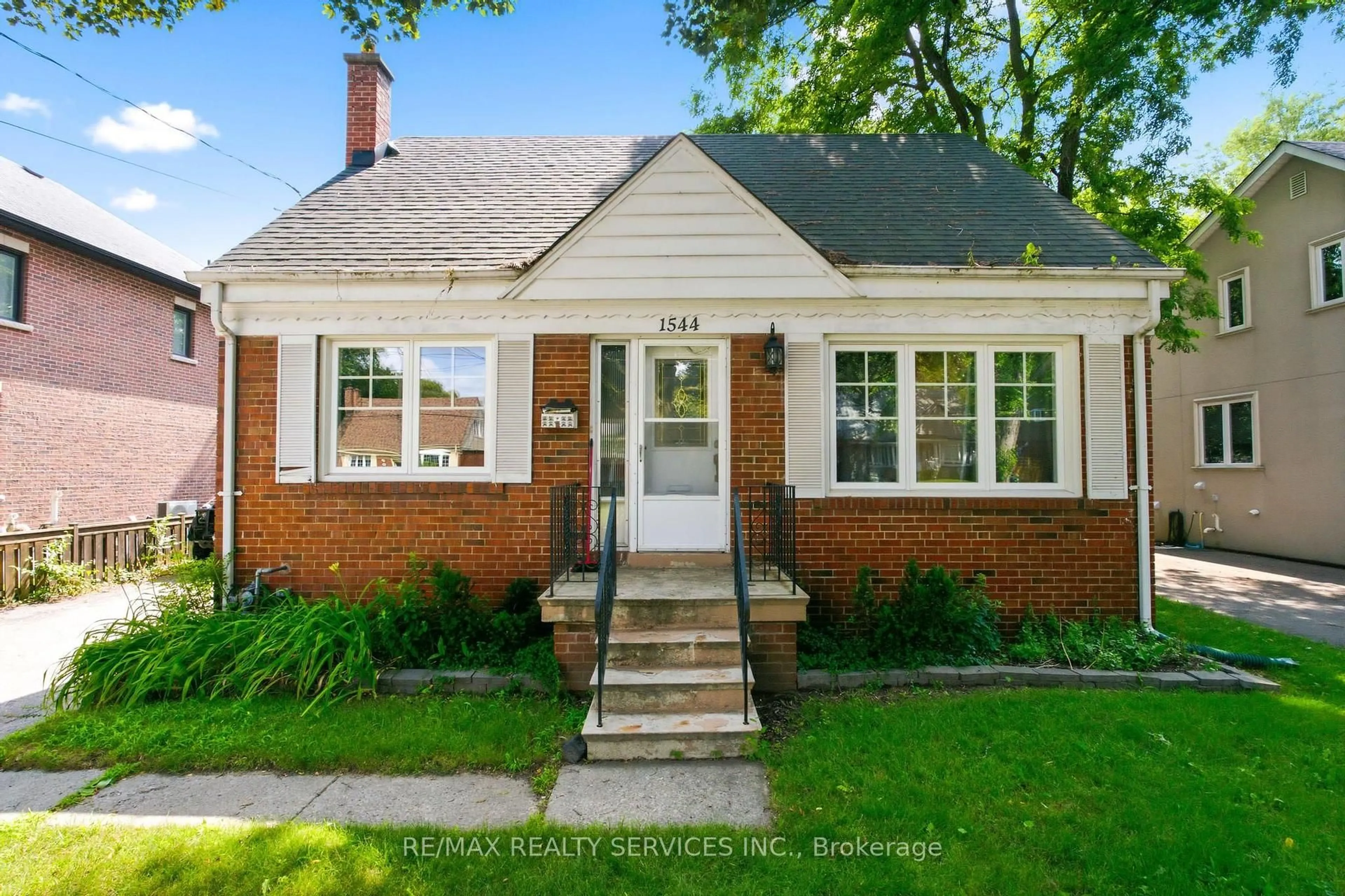 Home with brick exterior material, street for 1544 Alexandra Blvd, Mississauga Ontario L5E 2B6