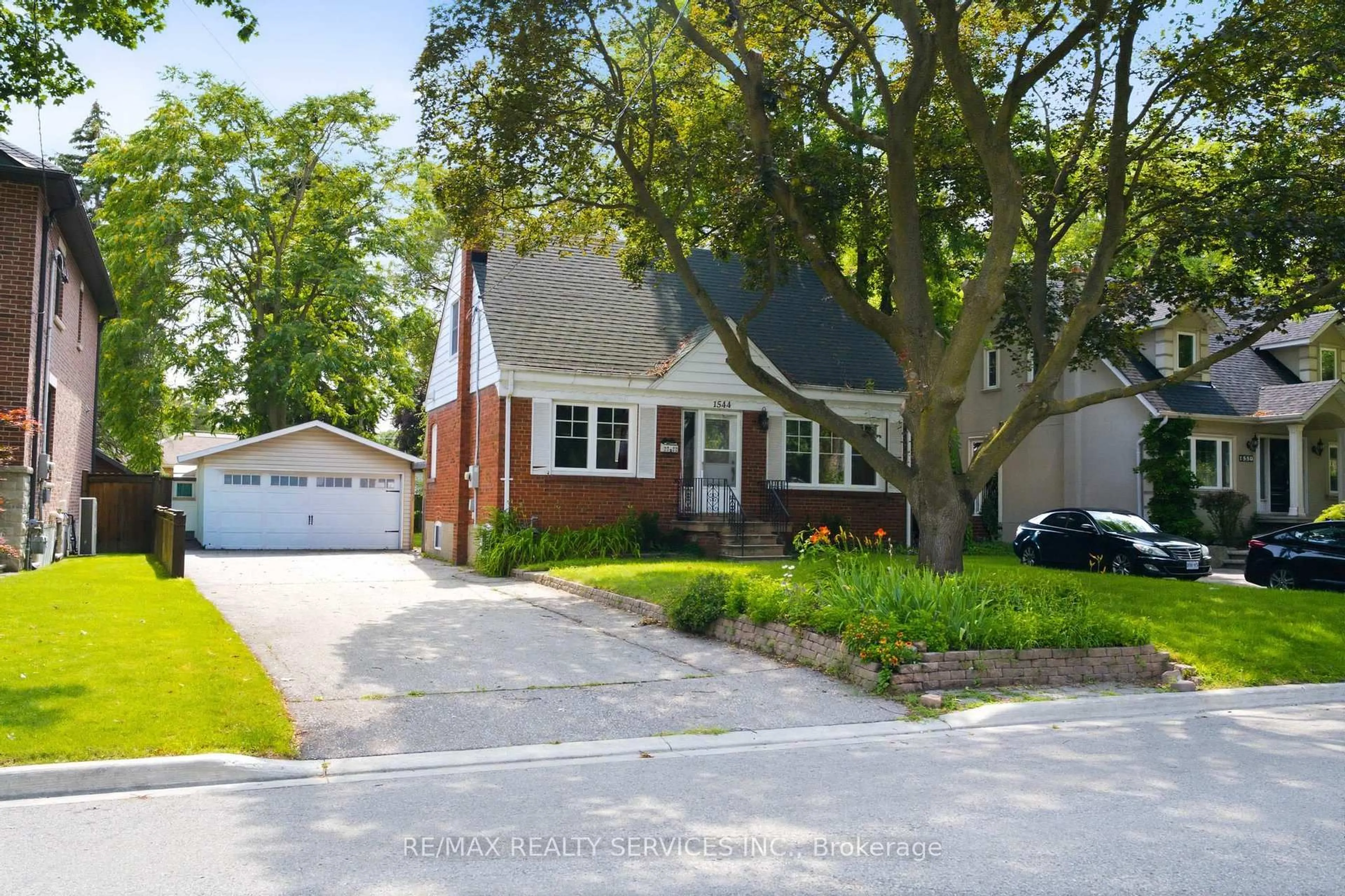 Home with brick exterior material, street for 1544 Alexandra Blvd, Mississauga Ontario L5E 2B6