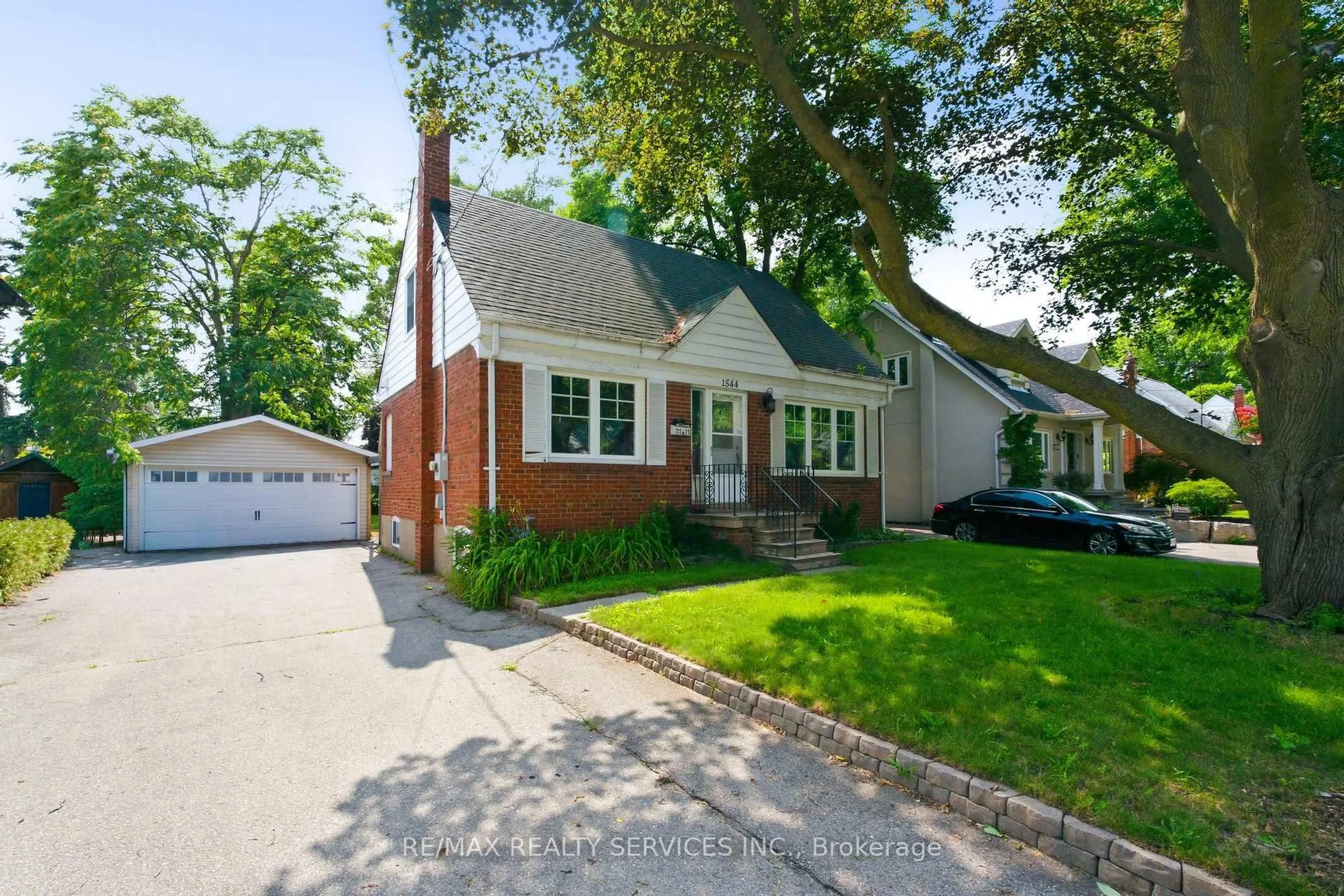 Home with brick exterior material, street for 1544 Alexandra Blvd, Mississauga Ontario L5E 2B6