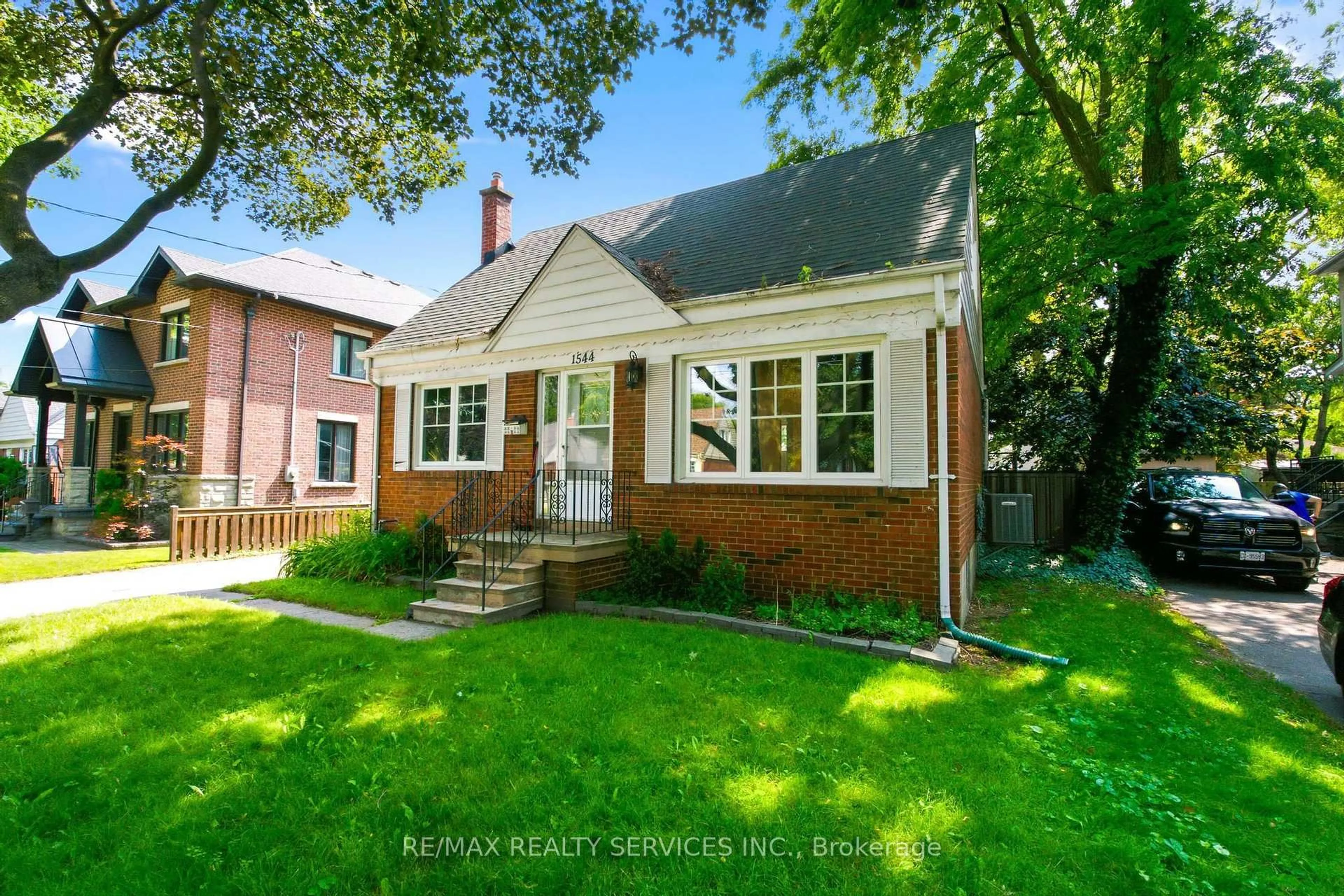 Home with brick exterior material, street for 1544 Alexandra Blvd, Mississauga Ontario L5E 2B6
