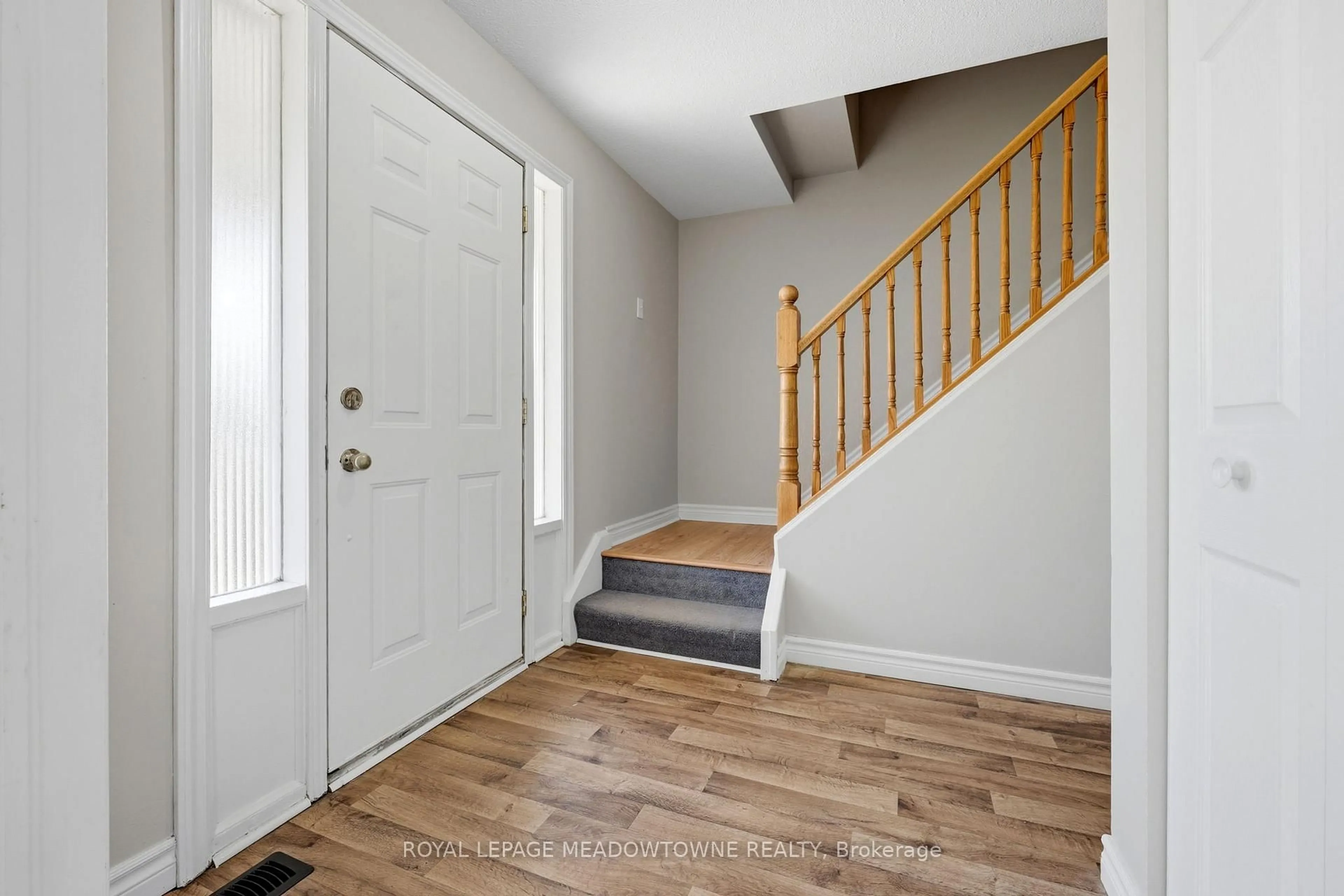 Indoor entryway for 82 Maple Ave, Halton Hills Ontario L7G 1X7