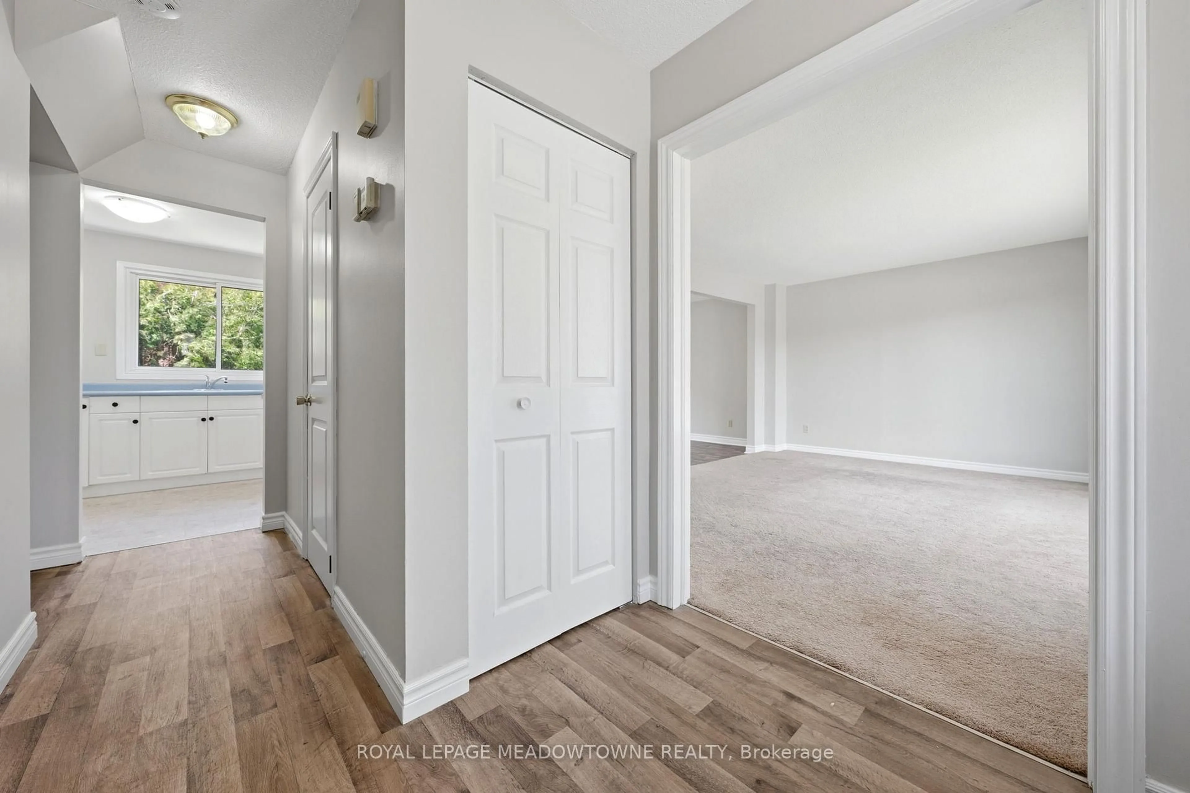 Indoor entryway for 82 Maple Ave, Halton Hills Ontario L7G 1X7