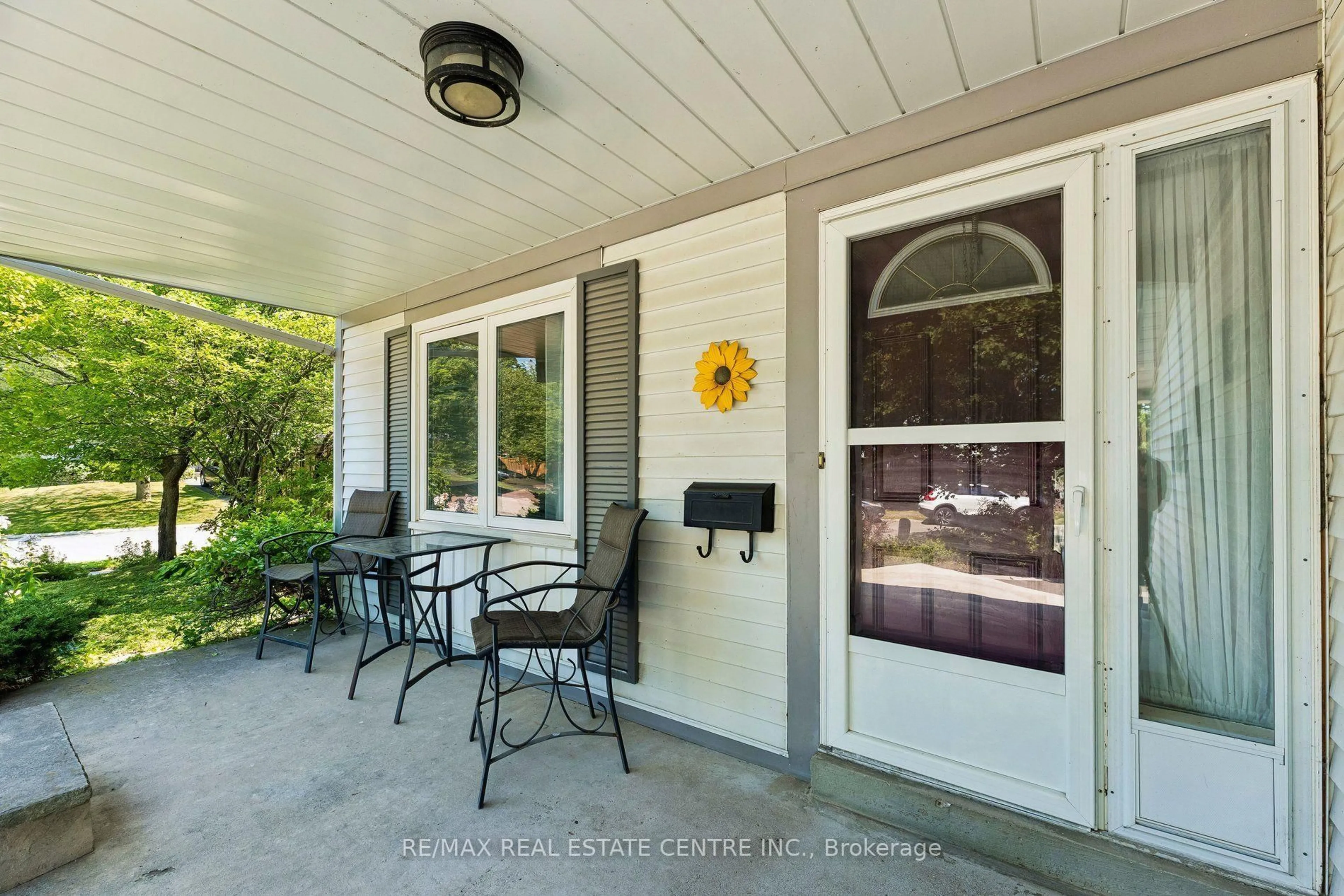 Patio, street for 29 Blueridge Sq, Brampton Ontario L6Z 1A2