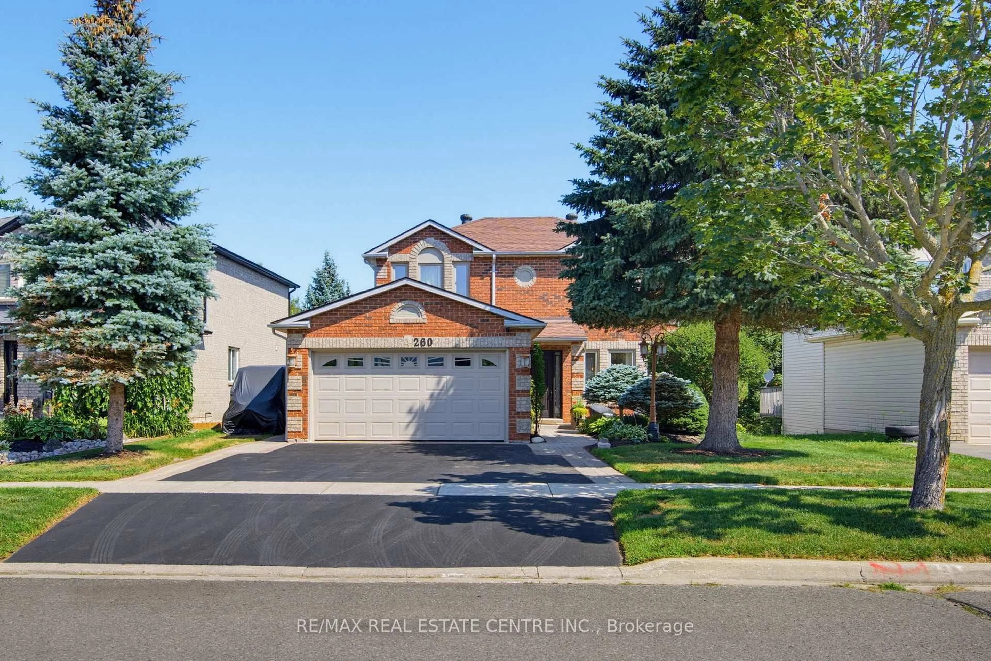 A pic from outside/outdoor area/front of a property/back of a property/a pic from drone, street for 260 Lisa Marie Dr, Orangeville Ontario L9W 4P4