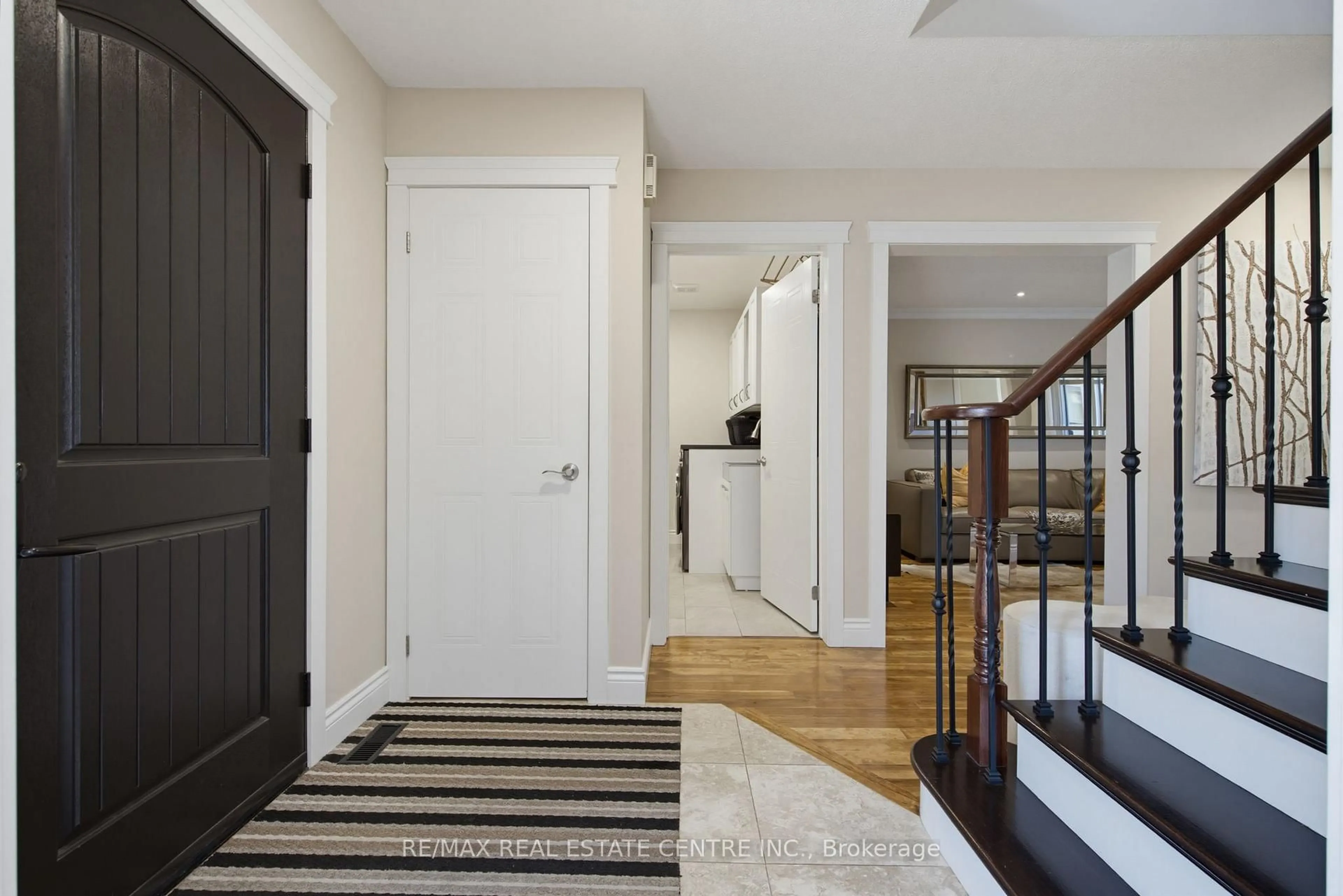 Indoor entryway for 260 Lisa Marie Dr, Orangeville Ontario L9W 4P4