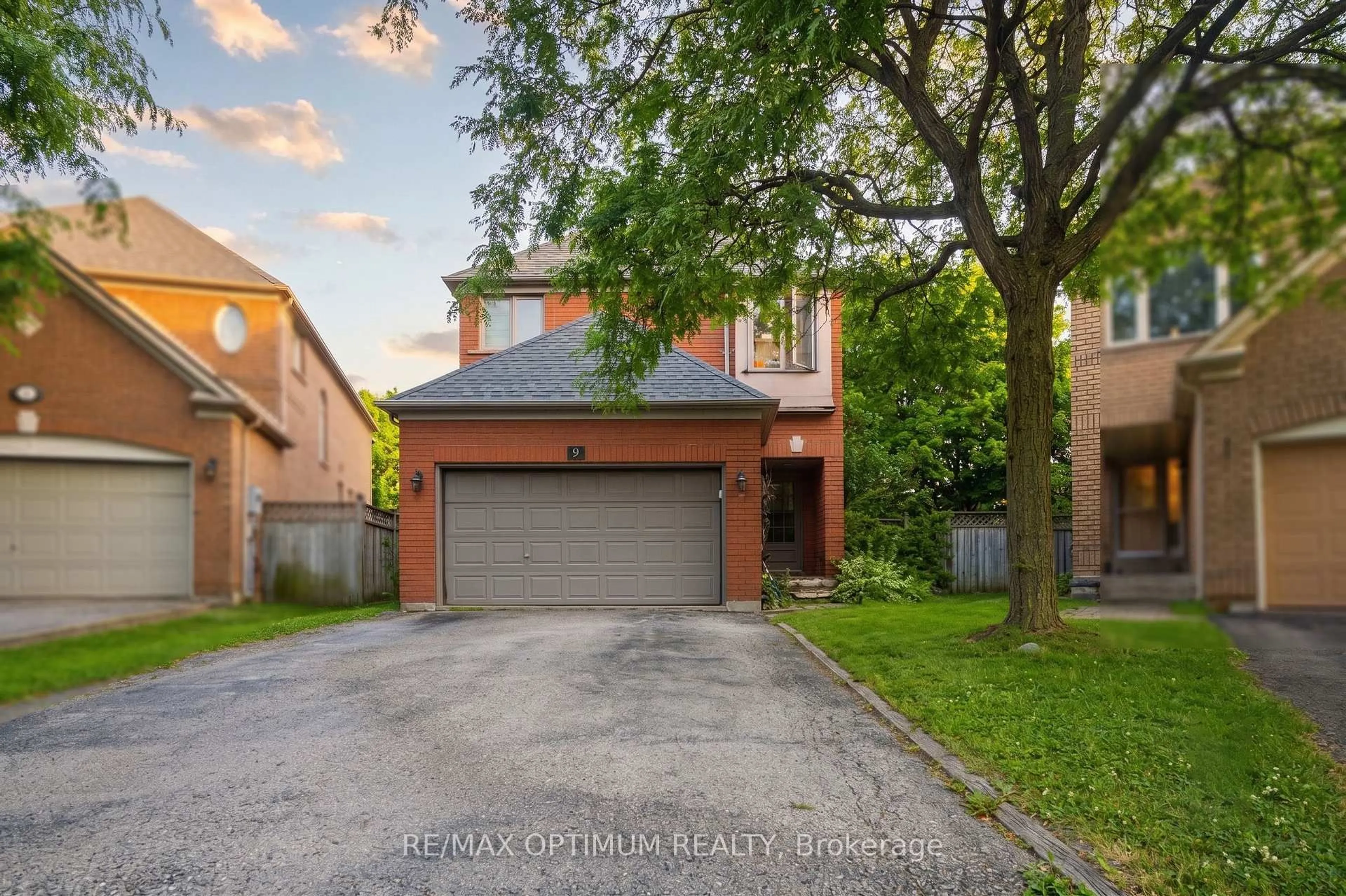 Home with brick exterior material, street for 9 Inwood Pl, Brampton Ontario L6R 1T2