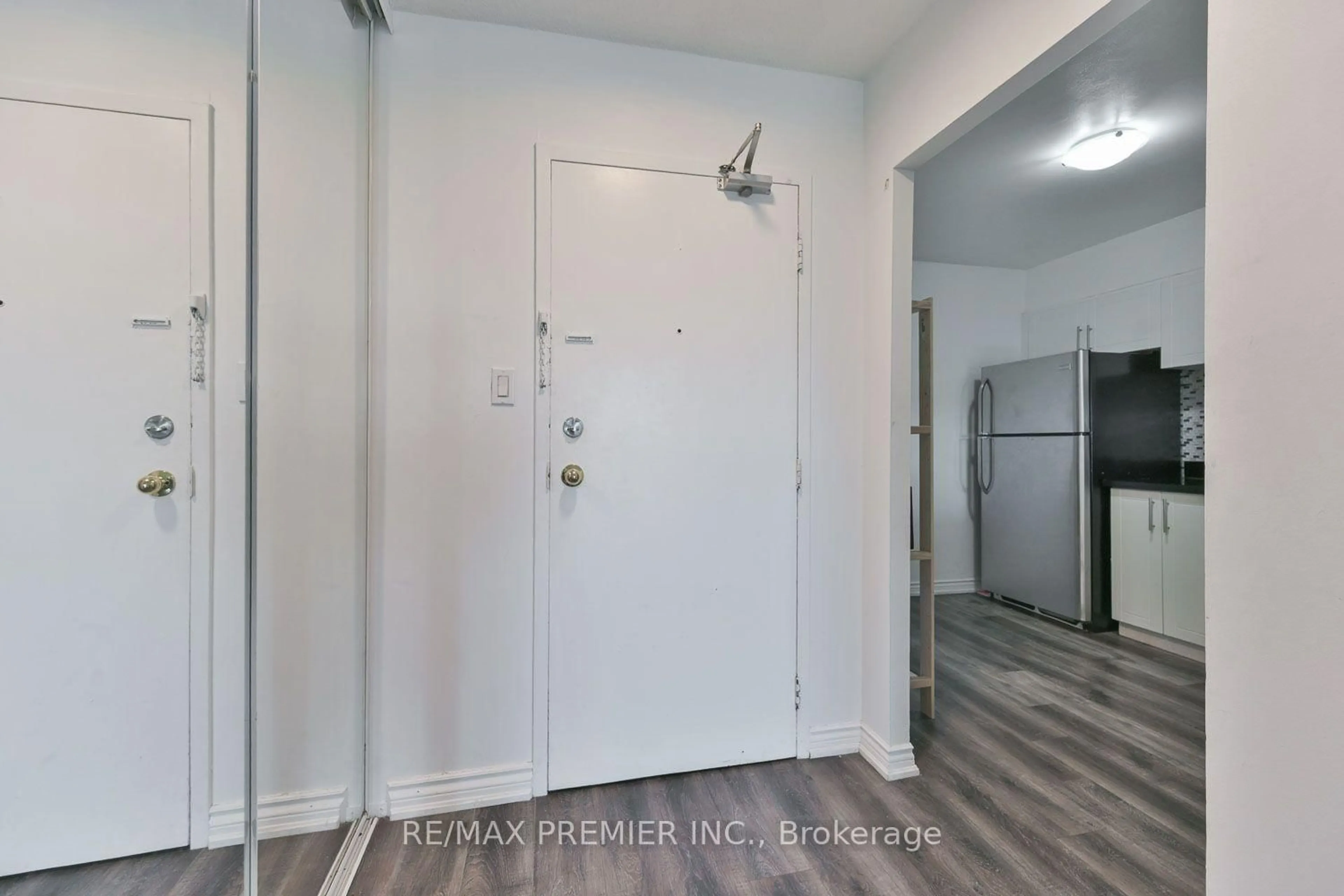 Indoor entryway for 238 Albion Rd #408, Toronto Ontario M9W 6A7