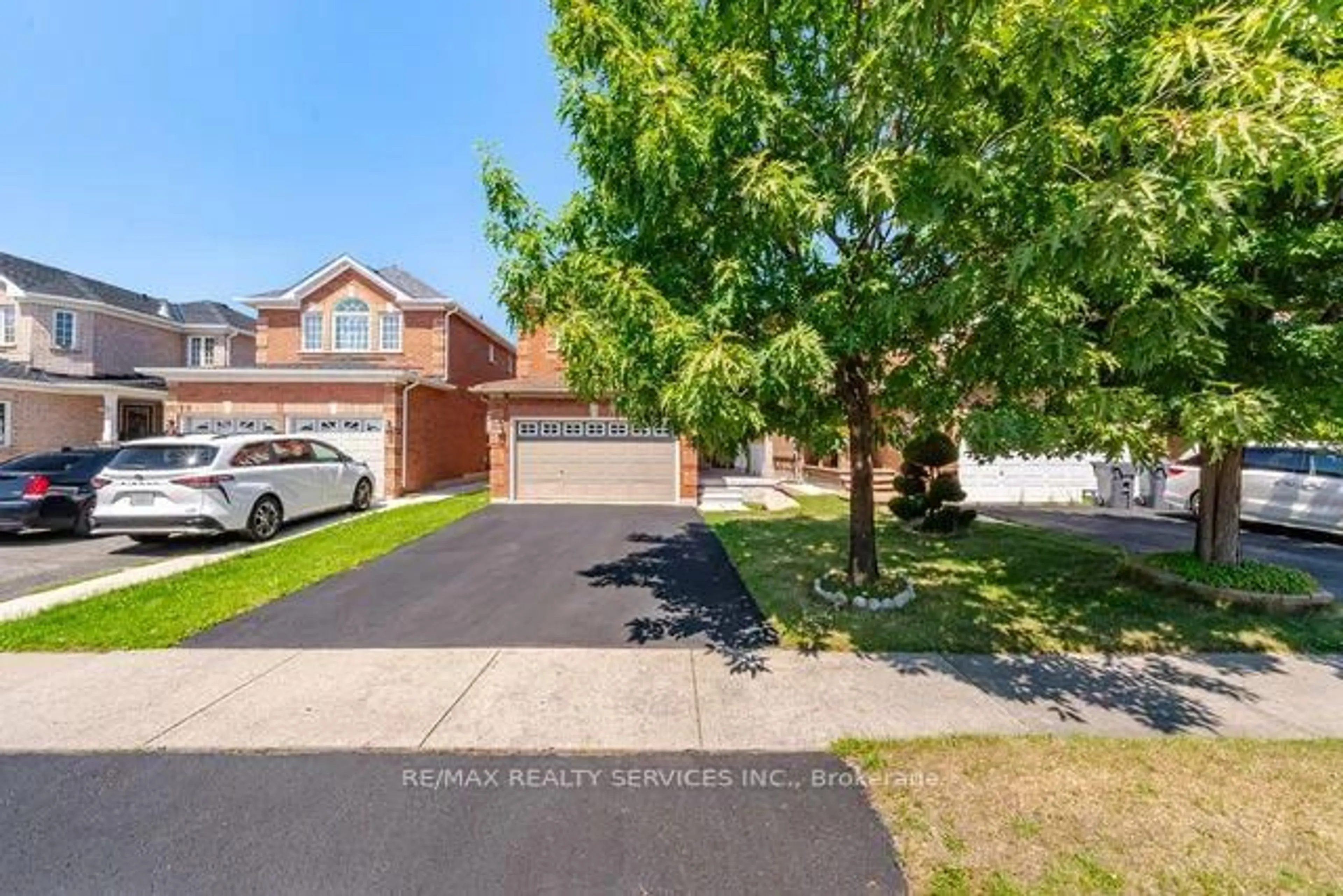 A pic from outside/outdoor area/front of a property/back of a property/a pic from drone, street for 92 Orchid Dr, Brampton Ontario L7A 2C4