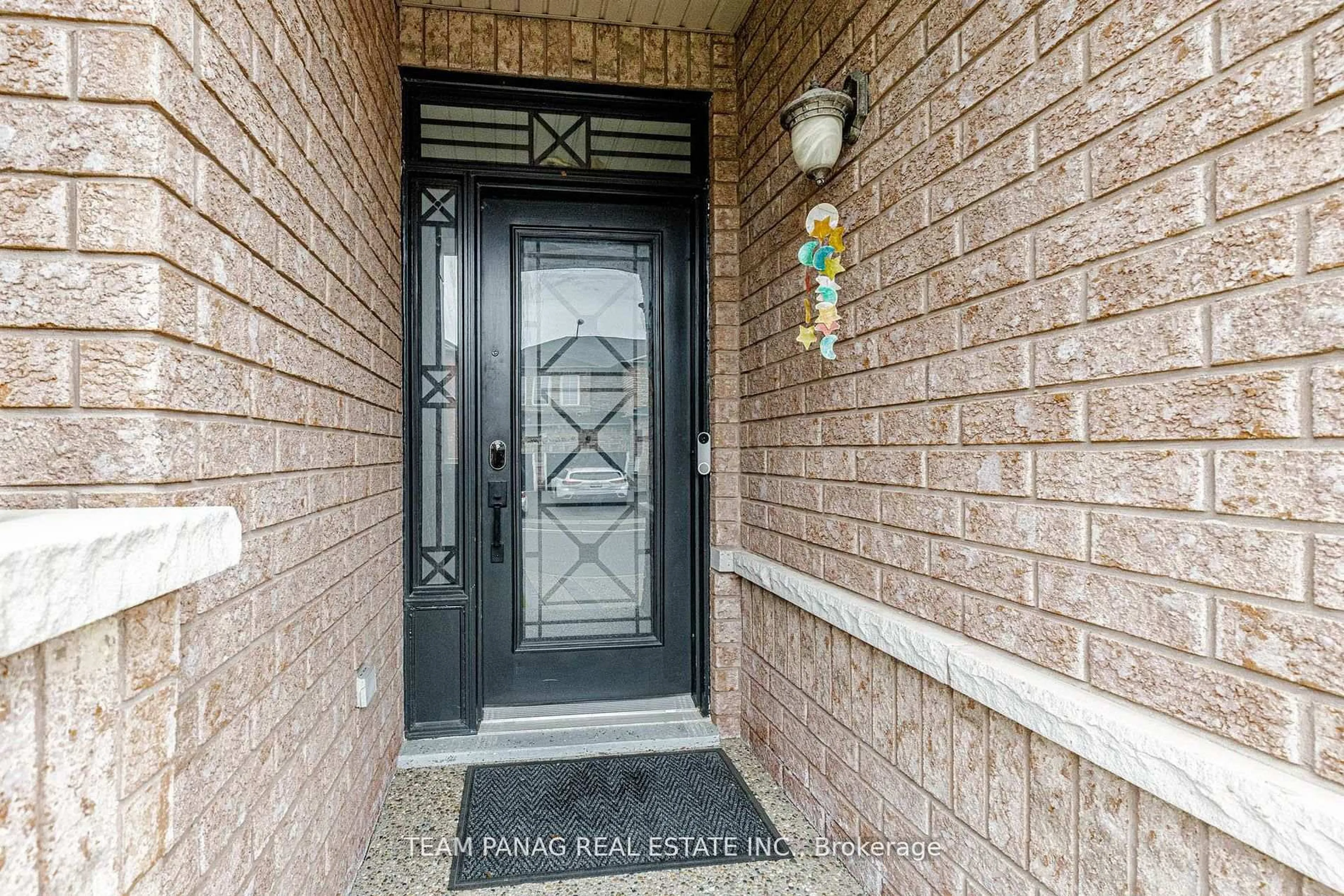Indoor entryway for 50 Blazing Star Dr, Brampton Ontario L6R 3E7