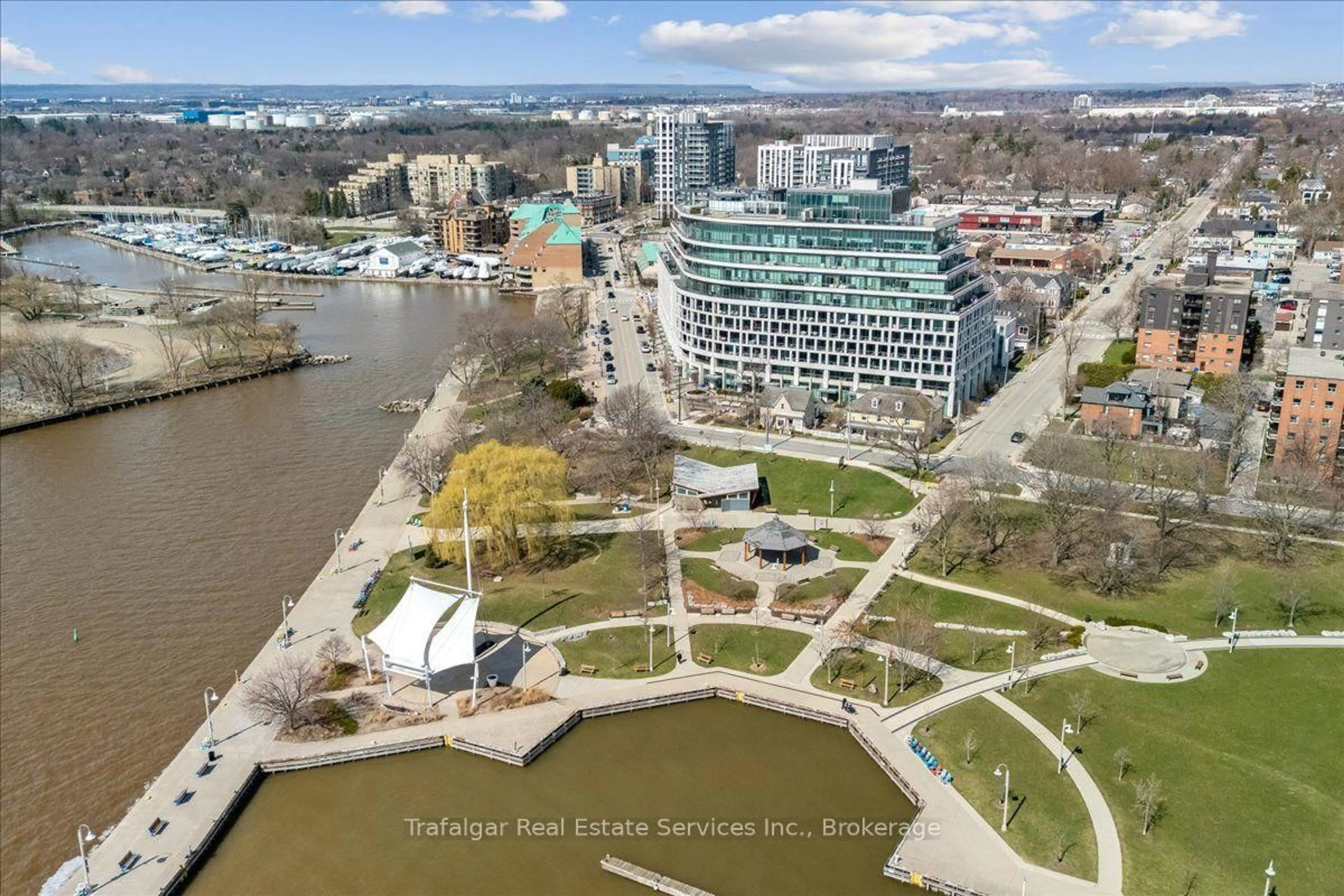 A pic from outside/outdoor area/front of a property/back of a property/a pic from drone, water/lake/river/ocean view for 11 Bronte Rd #327, Oakville Ontario L6L 0E1