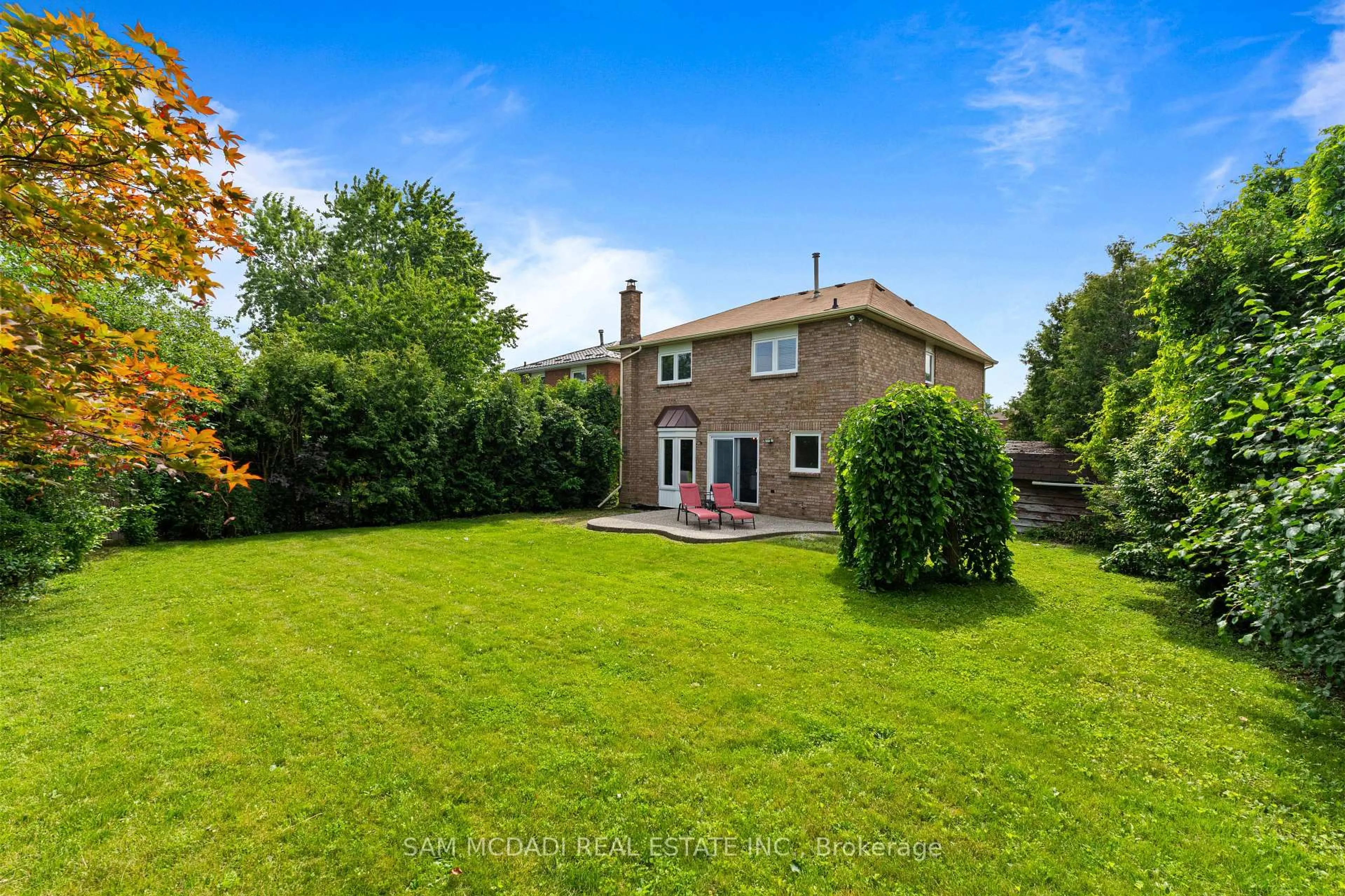 A pic from outside/outdoor area/front of a property/back of a property/a pic from drone, street for 470 Aberfoyle Crt, Mississauga Ontario L4Z 2J5