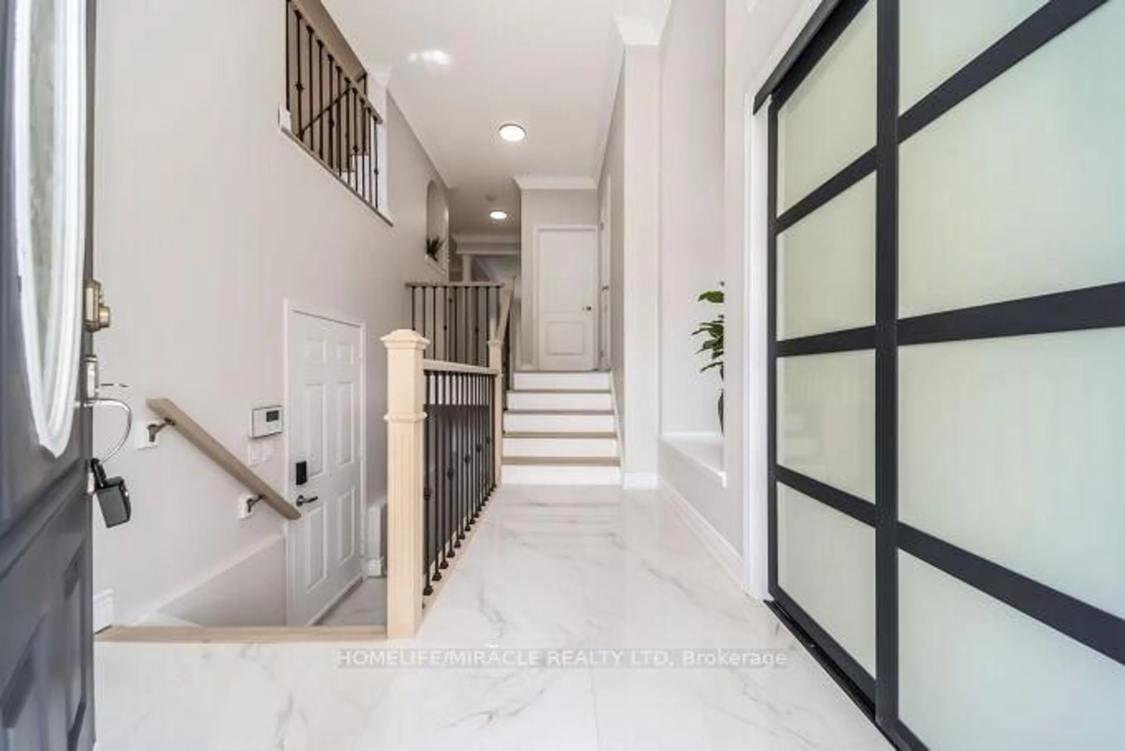 Indoor entryway for 327 Pringle Ave, Milton Ontario L9T 7M5