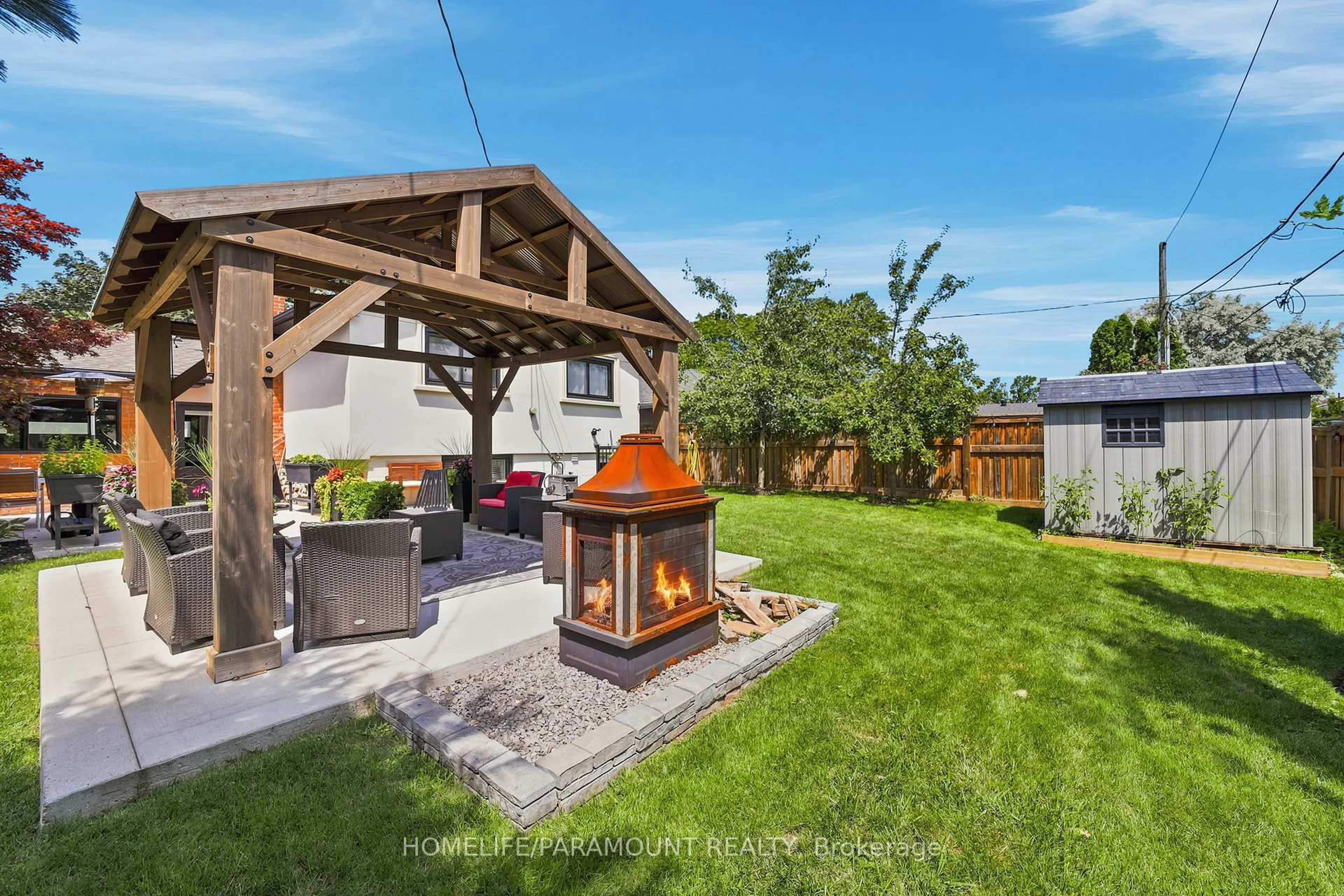 Patio, street for 543 Limerick Rd, Burlington Ontario L7L 2K5