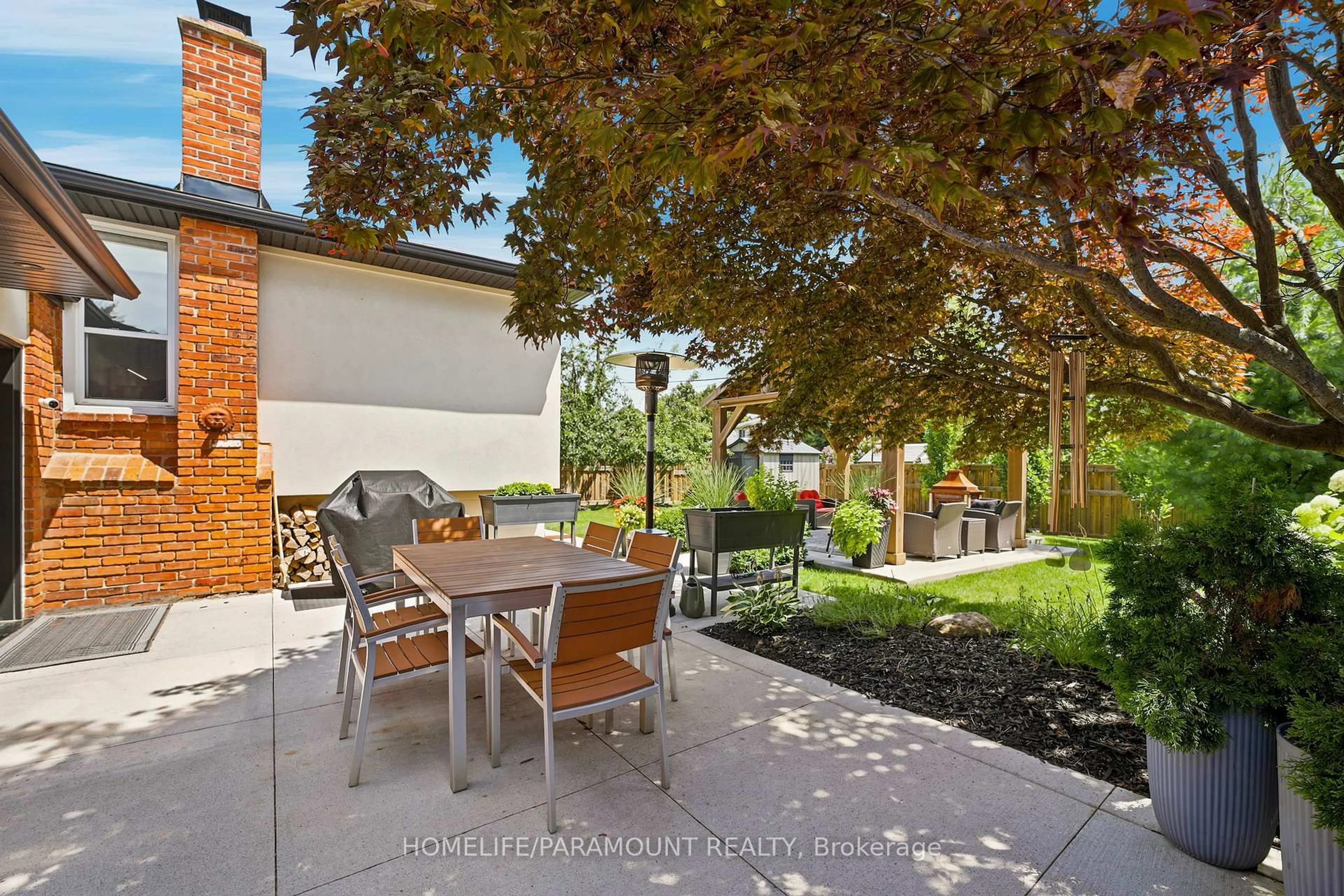 Patio, street for 543 Limerick Rd, Burlington Ontario L7L 2K5